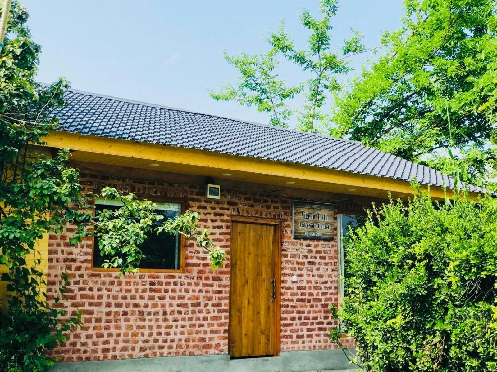 Nigeen Vista Lakeside Chalet