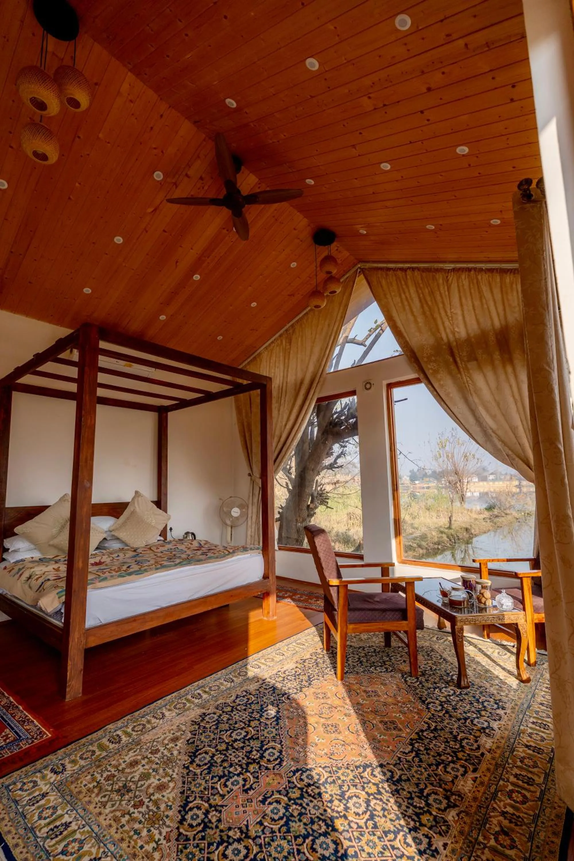 Nigeen Vista Lakeside Chalet