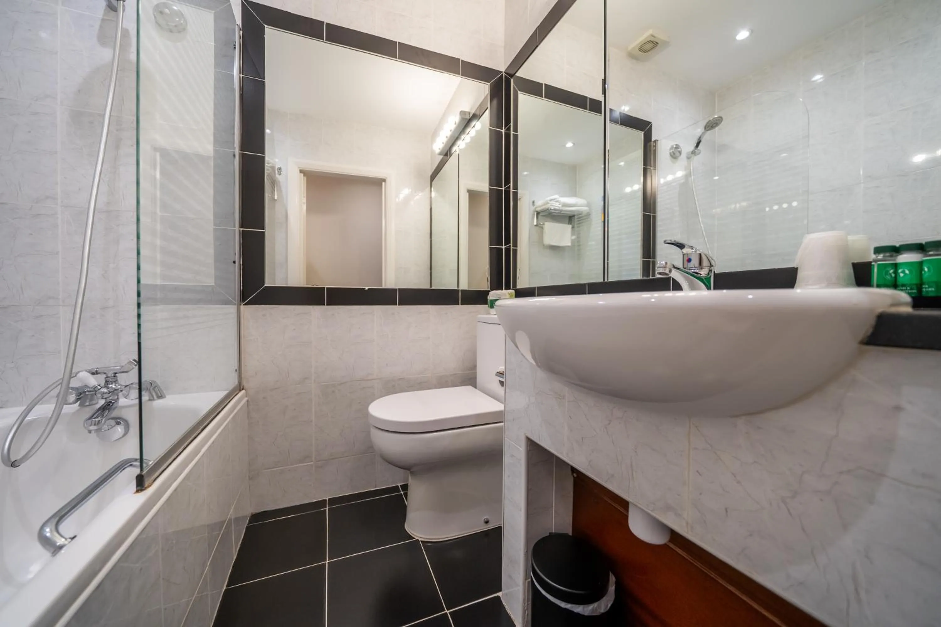 Toilet in Hotel La Place