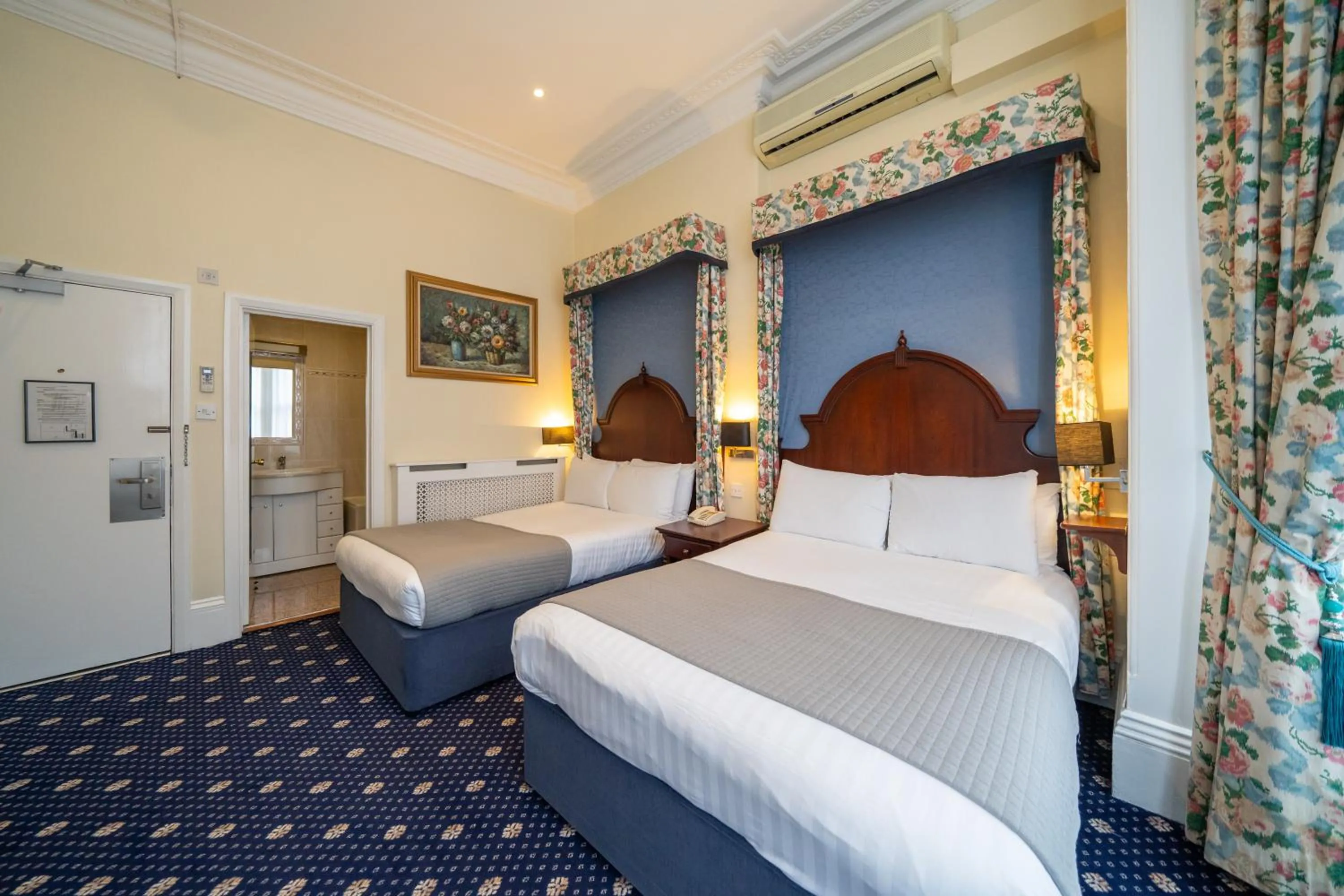 Bed in Hotel La Place