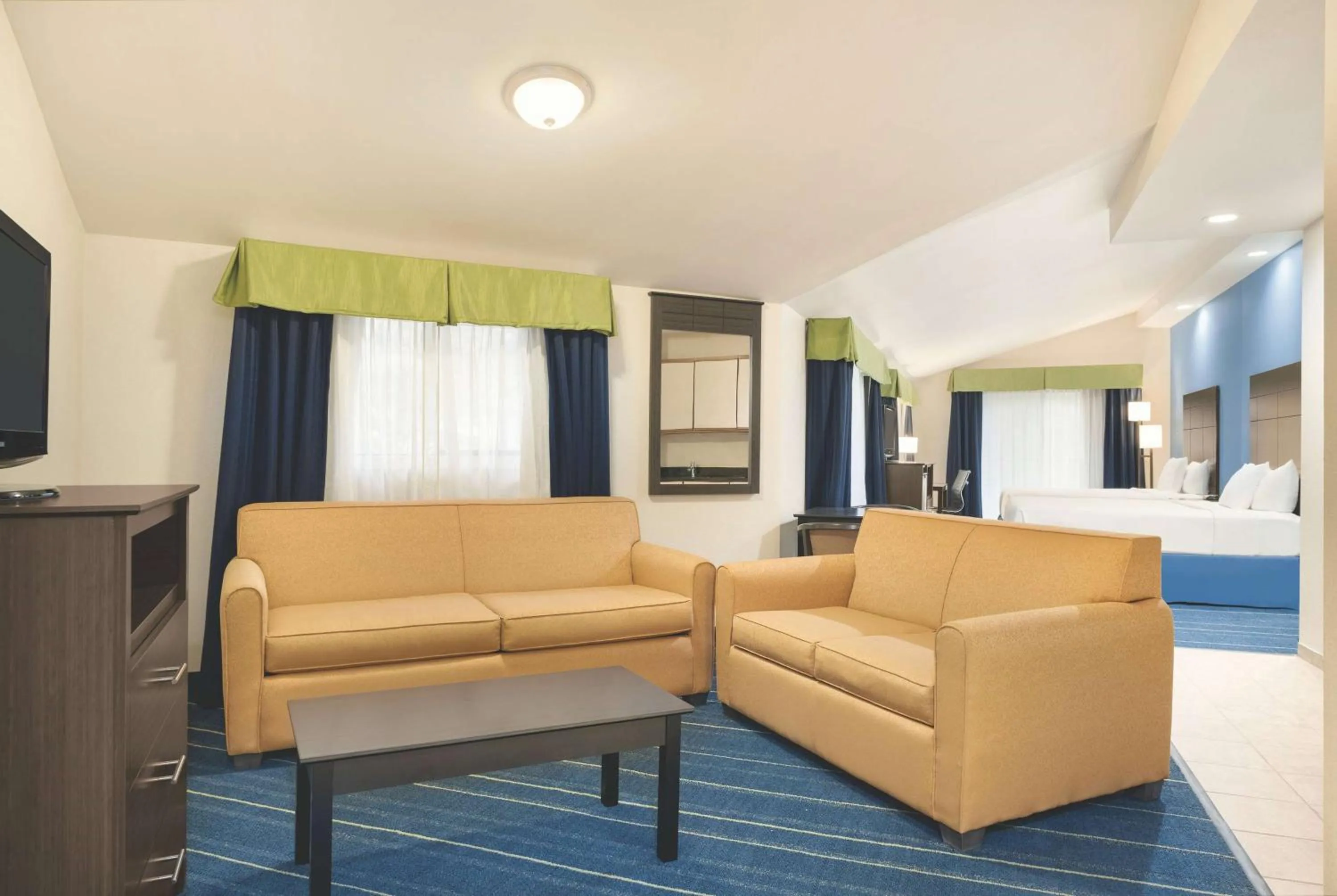 Photo of the whole room in Days Inn by Wyndham Tamworth