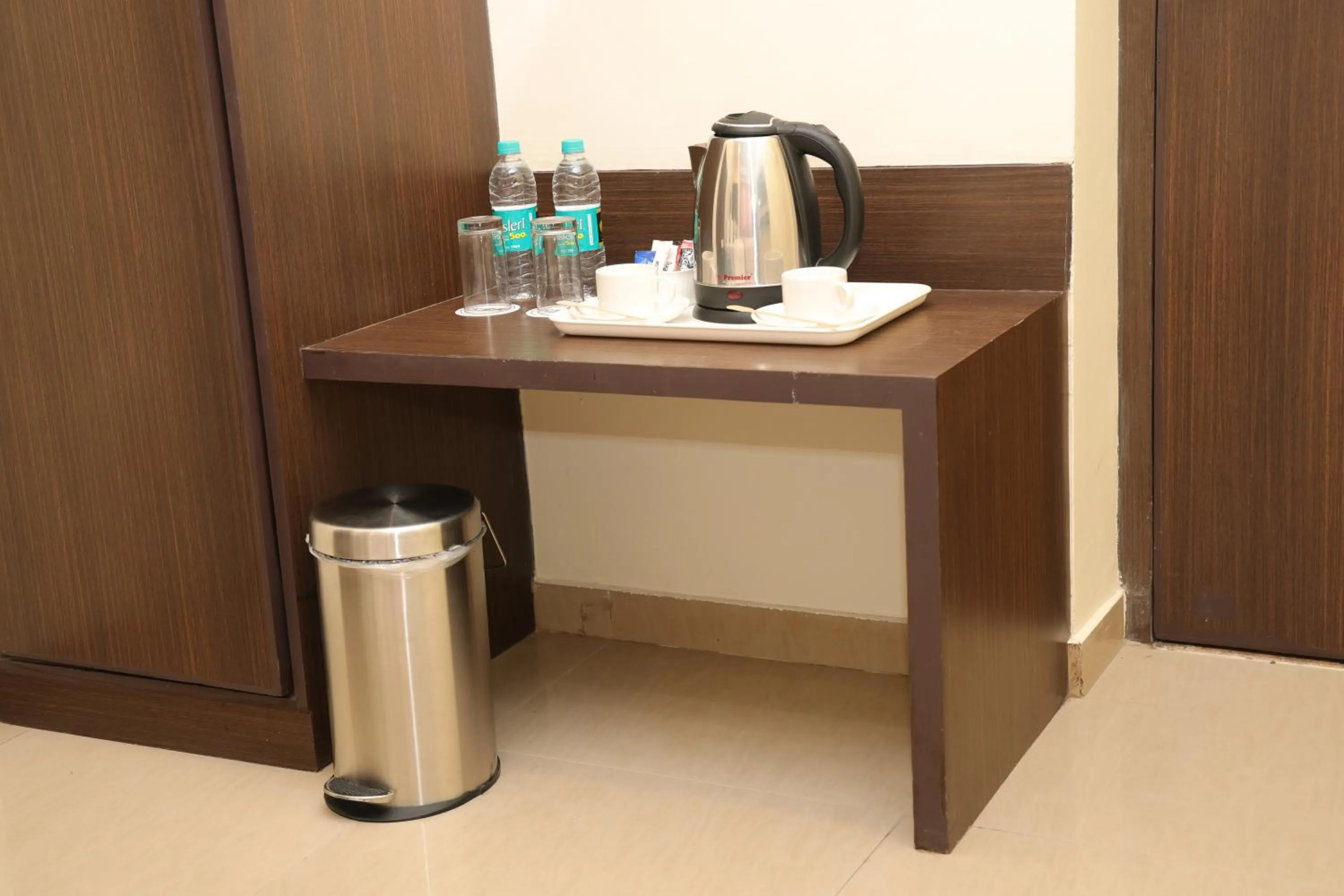 Coffee/tea facilities in HOTEL SR