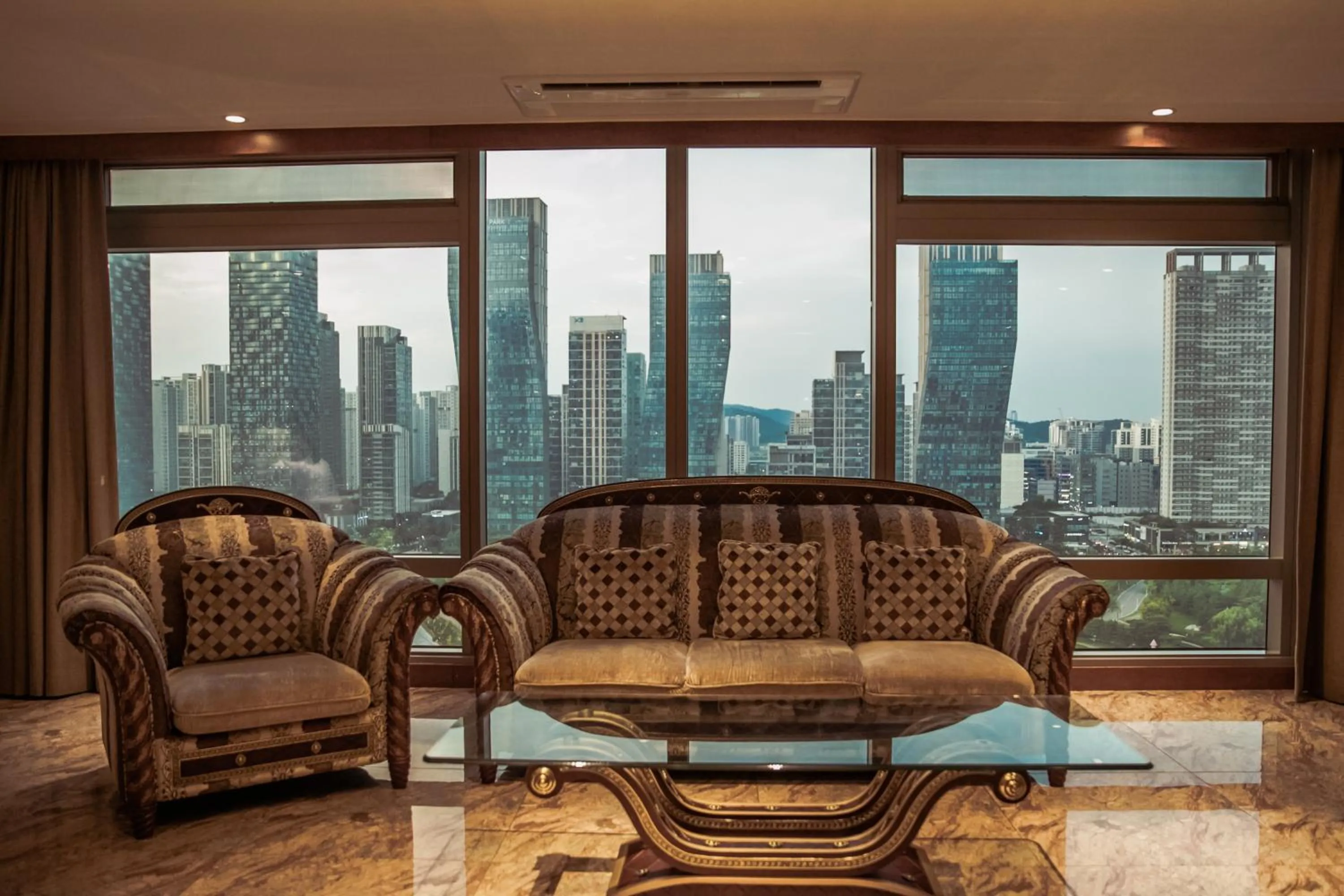 Seating area in Songdo Central Park Hotel