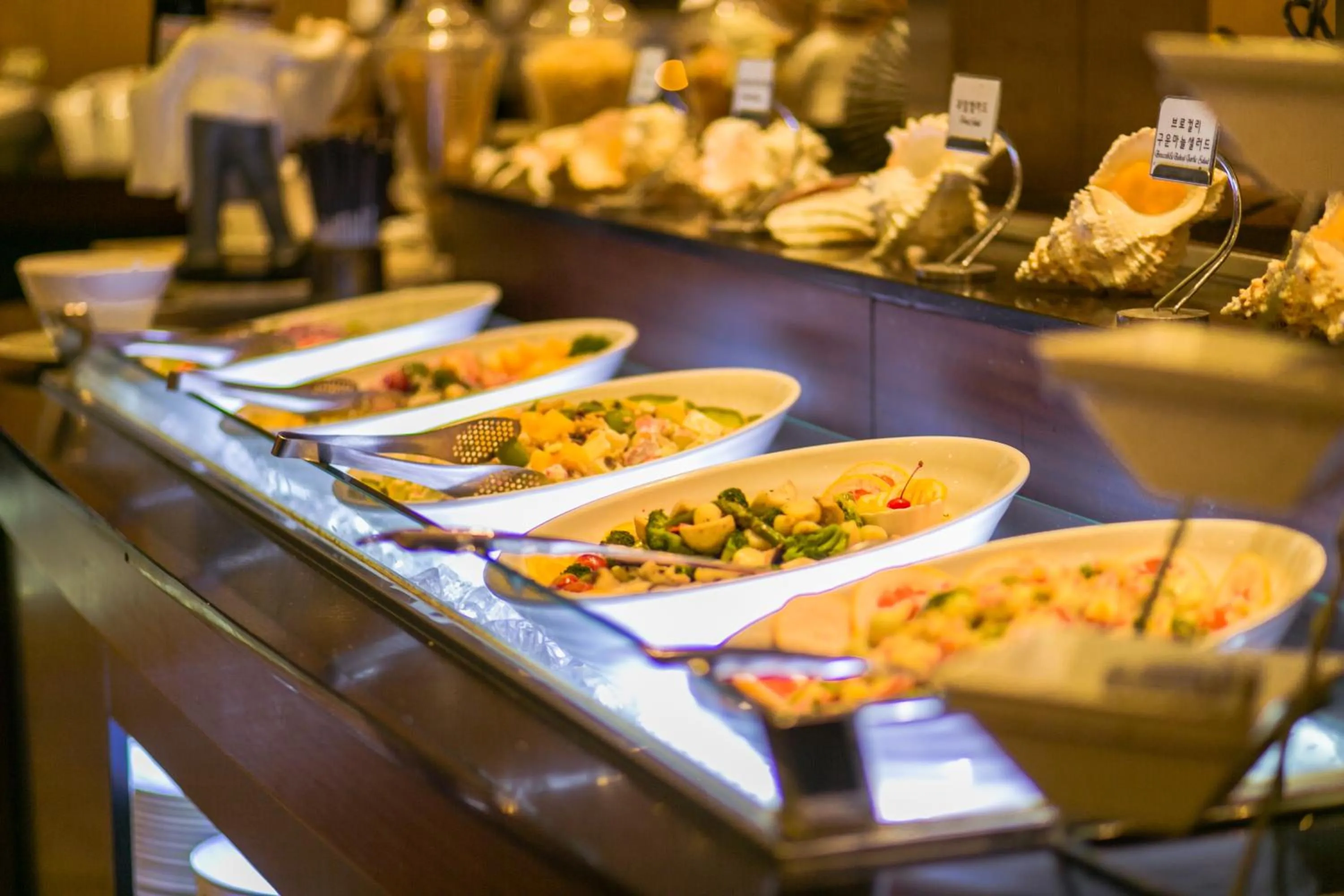 Buffet breakfast in Songdo Central Park Hotel