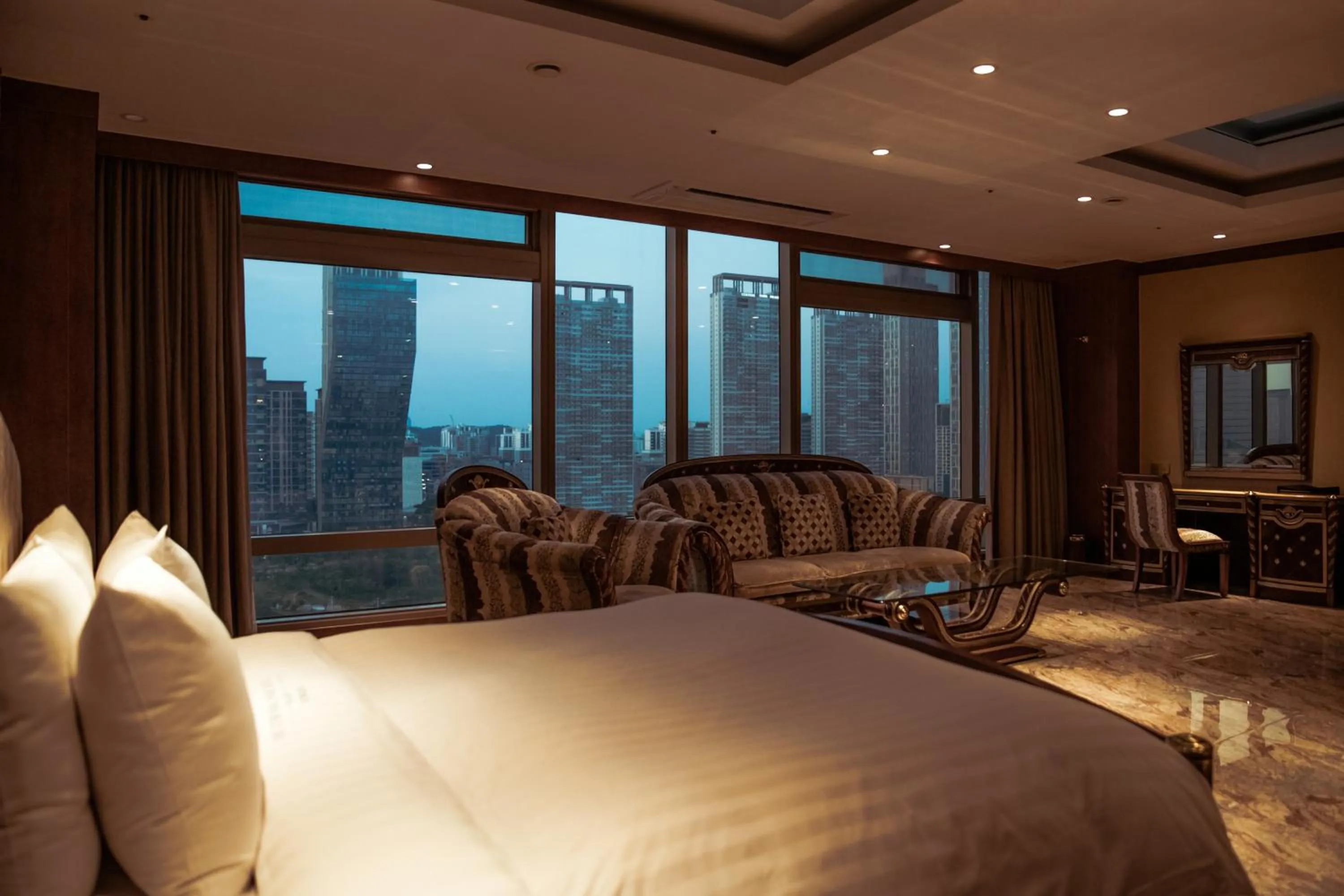 Photo of the whole room, Bed in Songdo Central Park Hotel