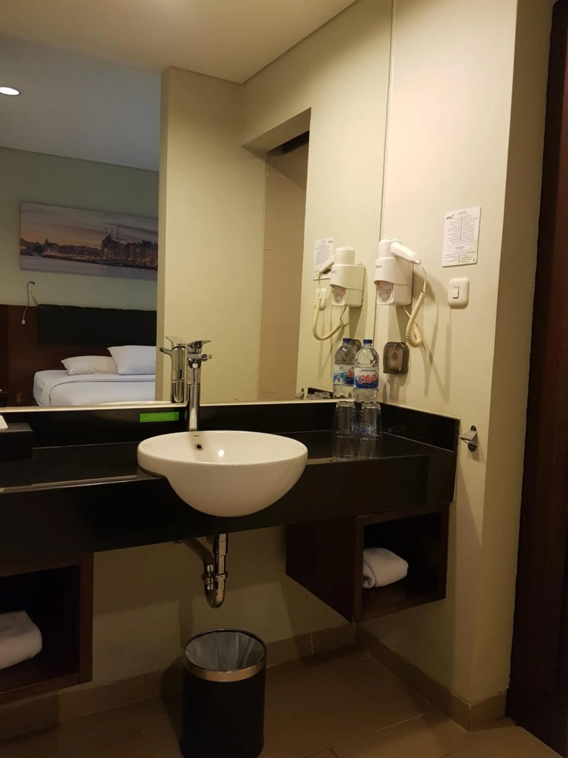Toilet in PrimeBiz Hotel Karawang