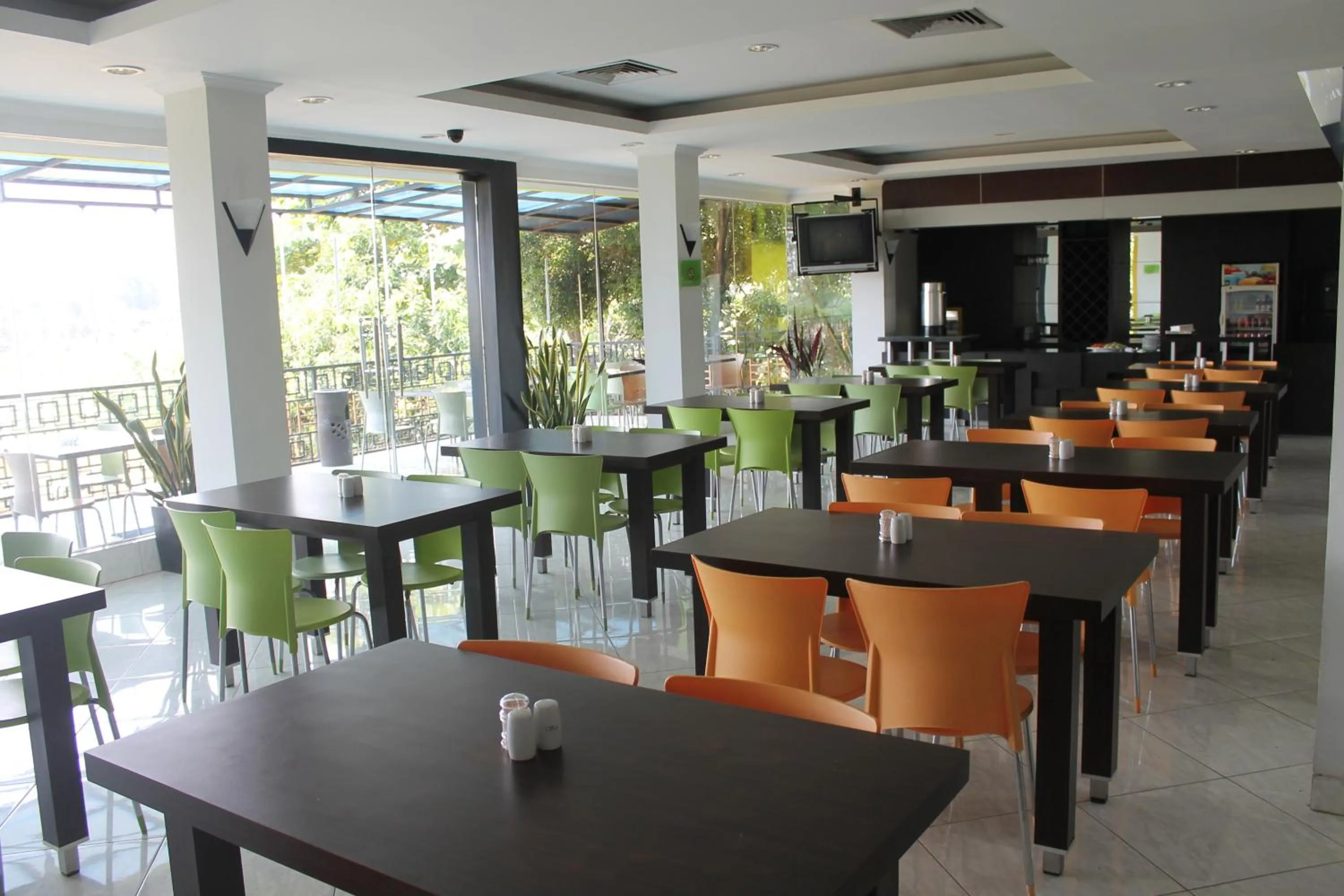 Restaurant/places to eat in PrimeBiz Hotel Karawang