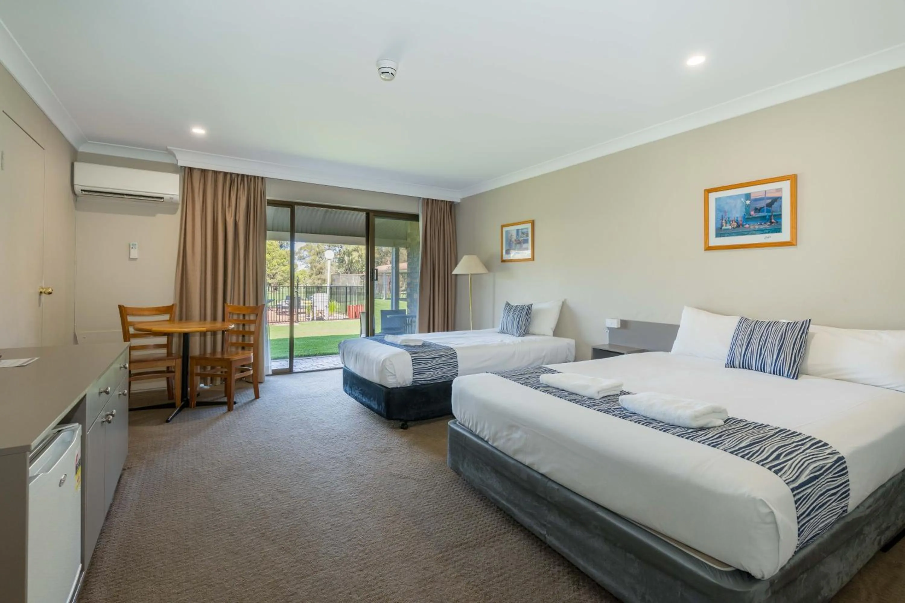 Deluxe Double or Twin Room with Spa Bath in Club Inn Motel