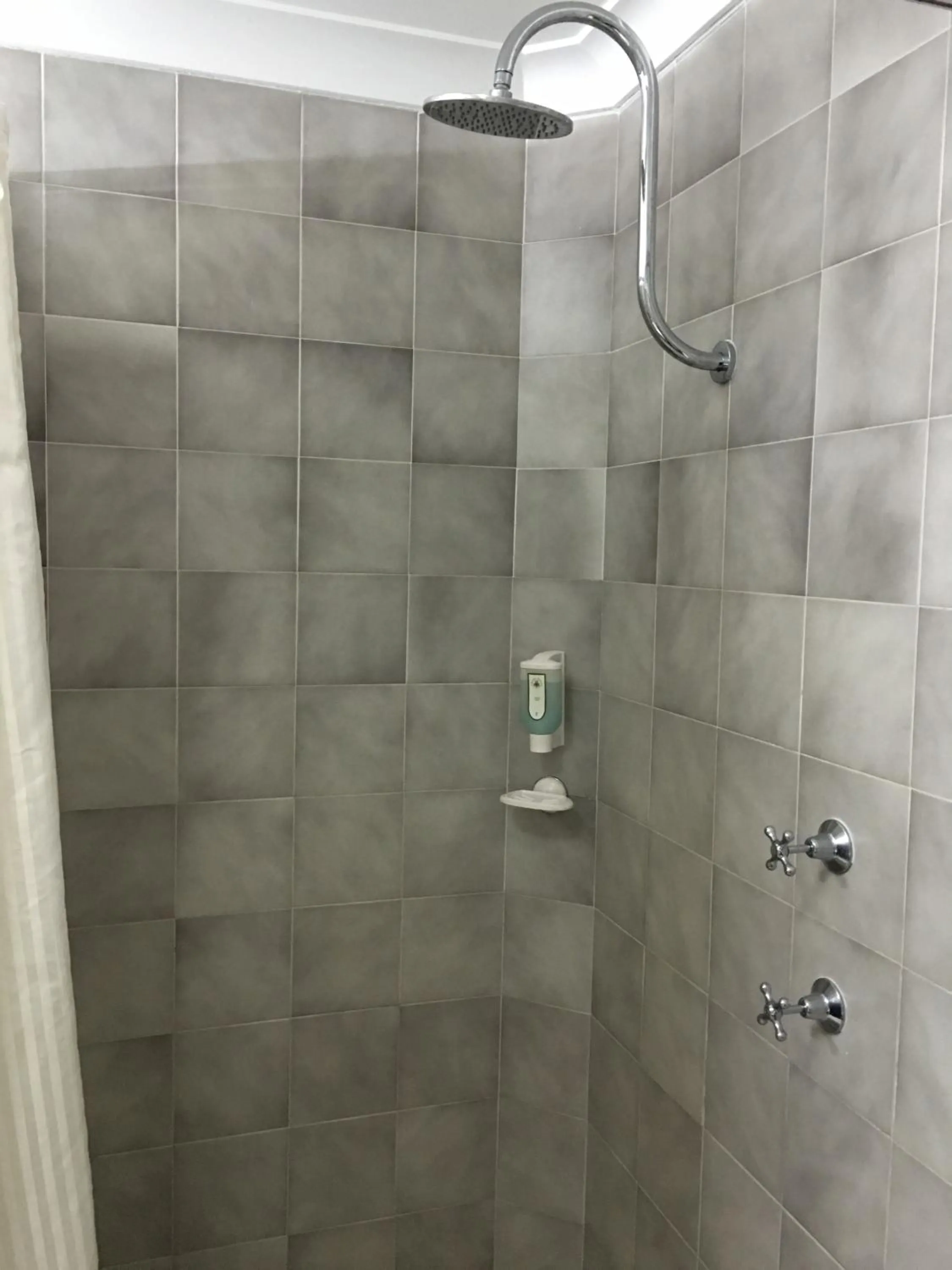 Shower in Club Inn Motel