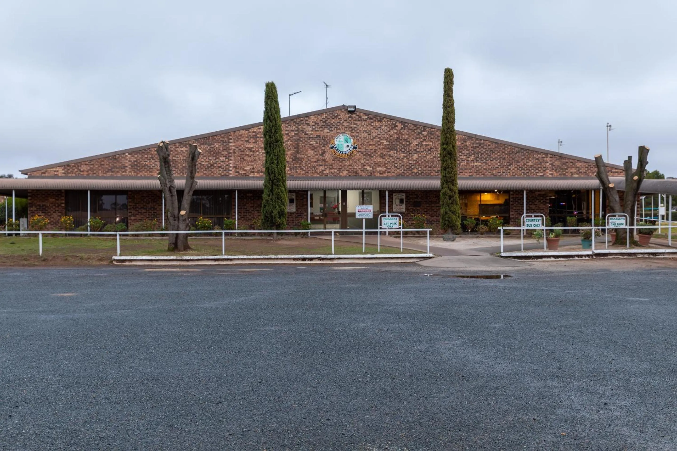 Property building in Club Inn Motel
