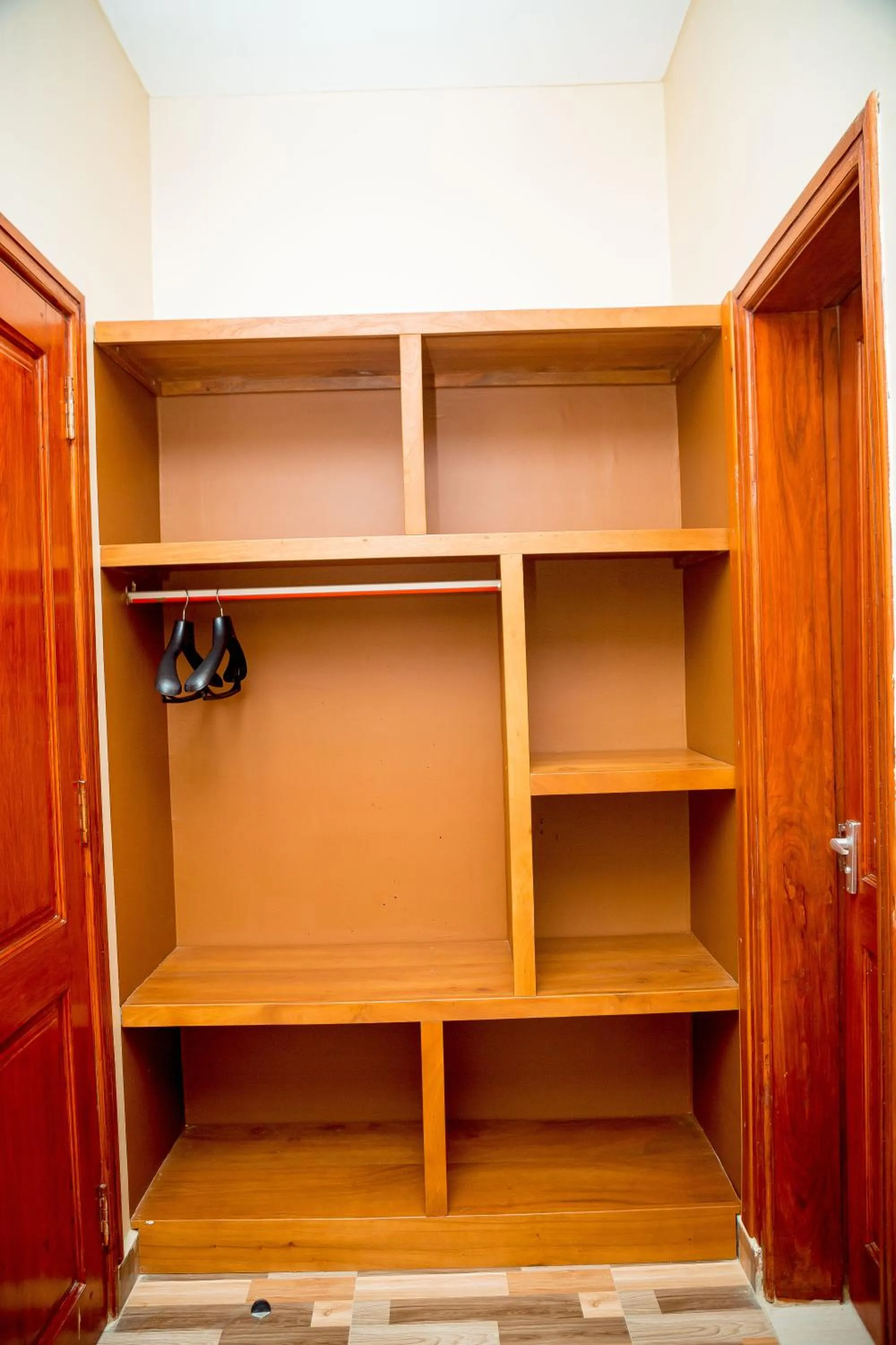 wardrobe in ANINY HOTEL