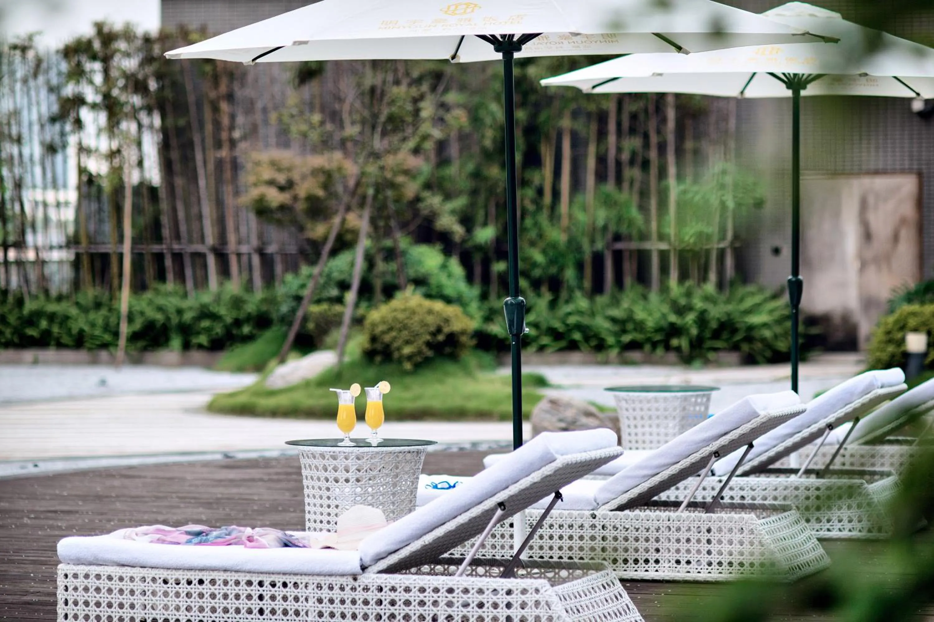 Swimming pool in Minyoun Chengdu Kehua Hotel – Member of Preferred Hotels & Resorts