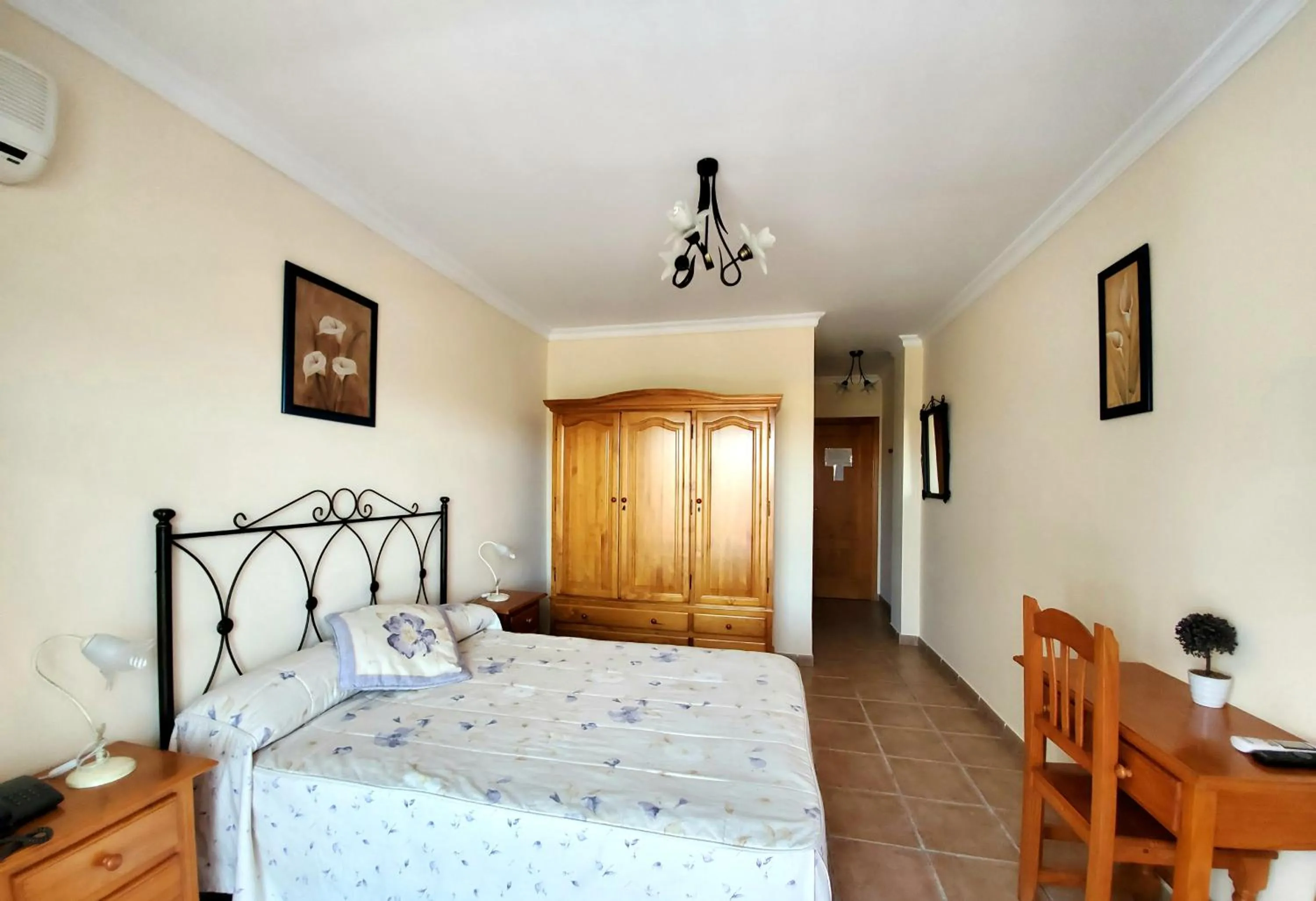 Bed in Hotel Arco del Sol