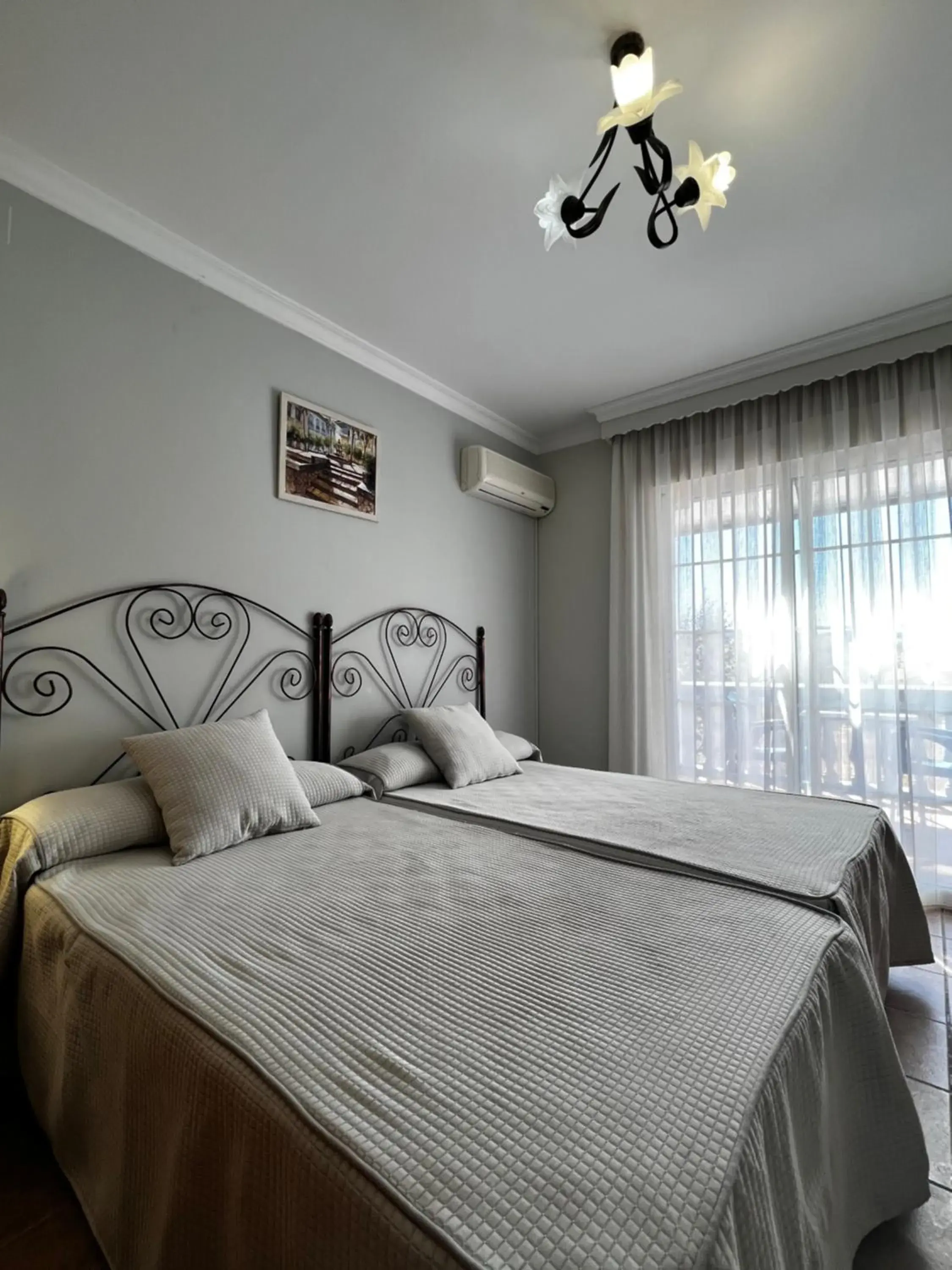 Twin Room with Mountain View in Hotel Arco del Sol Twin Room with Mountain View in Hotel Arco del Sol