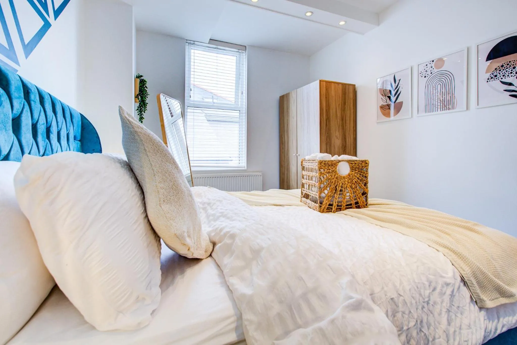Bedroom, Bed in Stylish 1 Bedroom Apartment, High St. Sutton, Free Parking