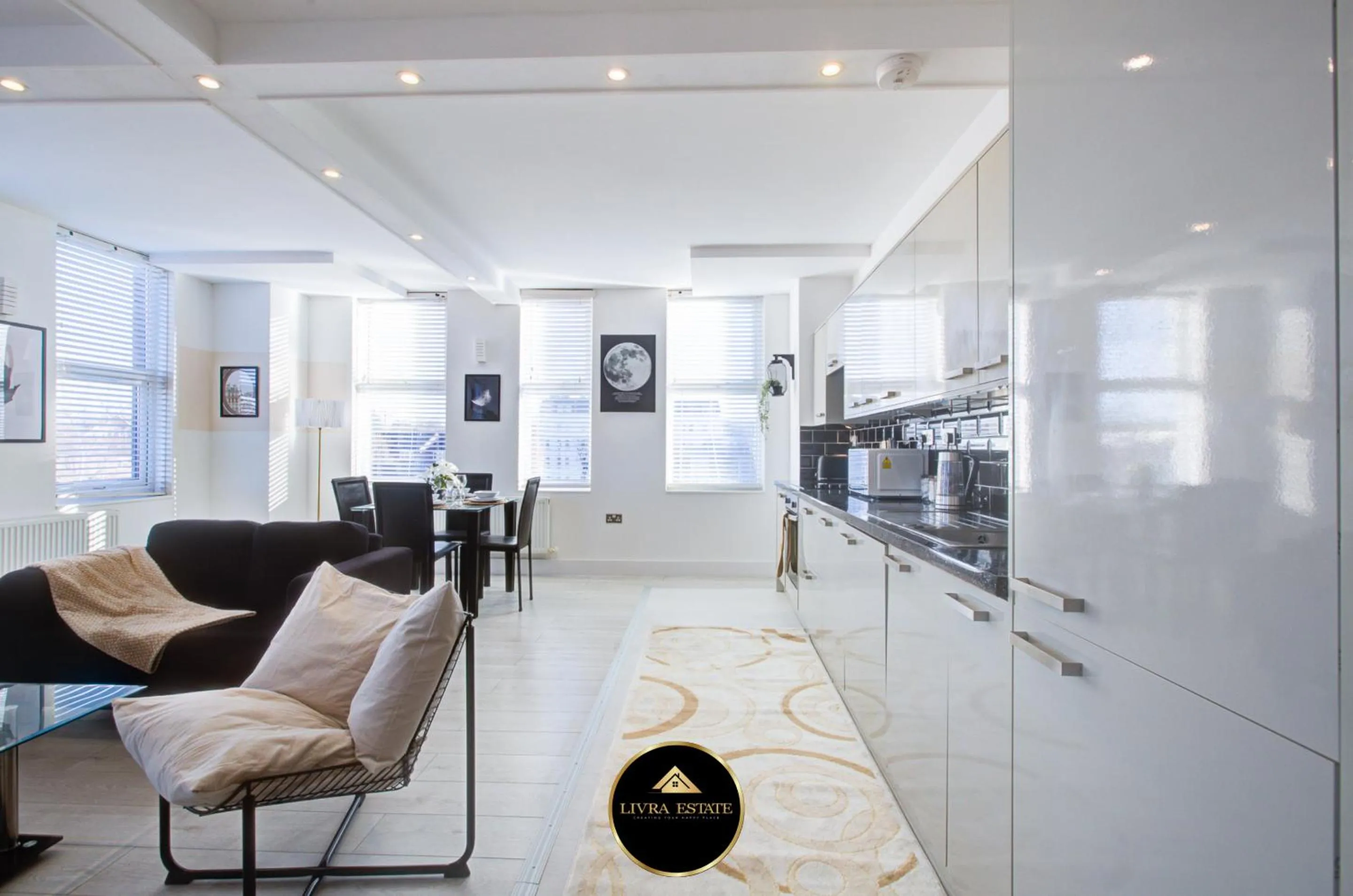 Kitchen or kitchenette in Stylish 1 Bedroom Apartment, High St. Sutton, Free Parking