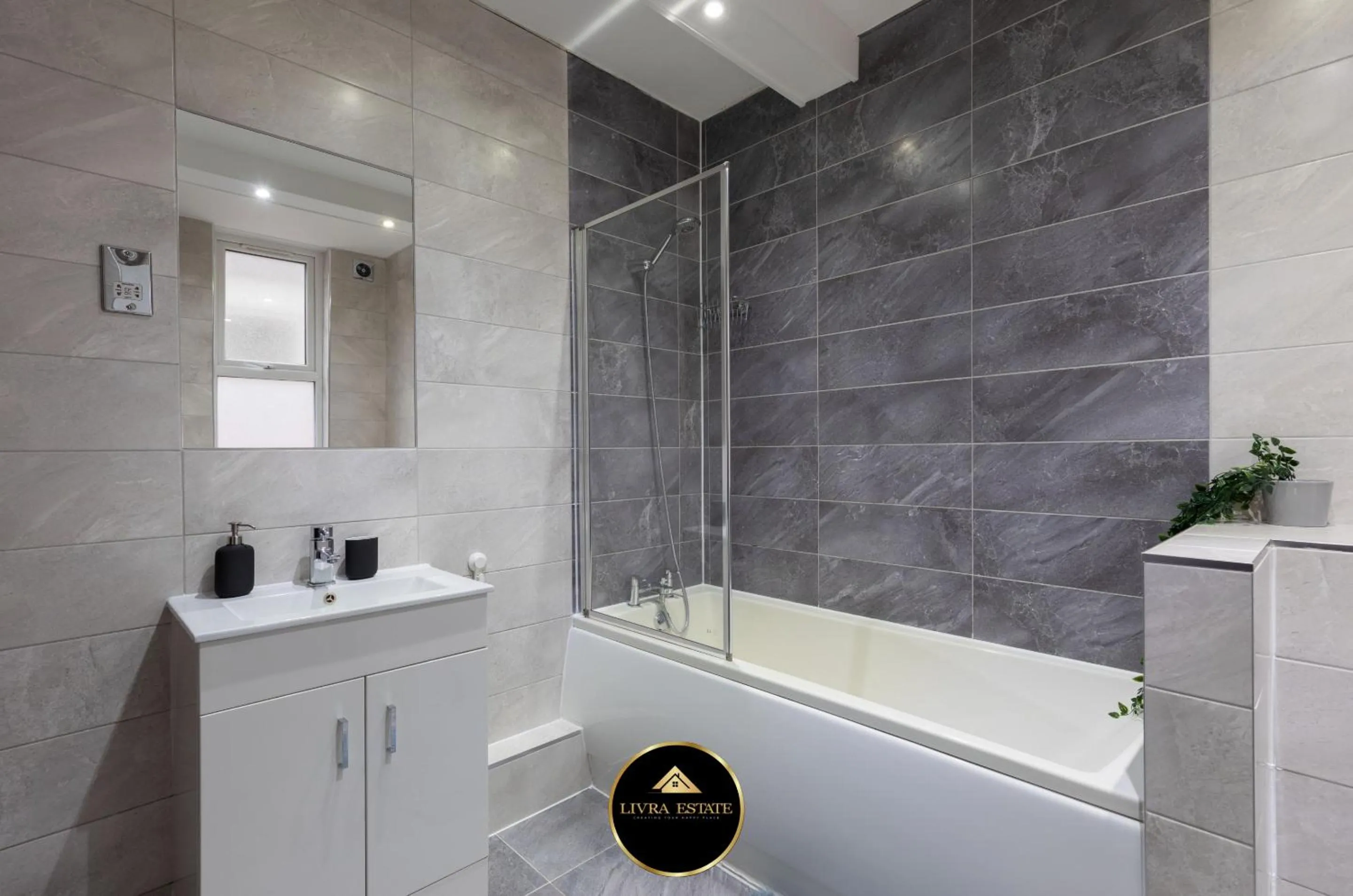 Bathroom in Stylish 1 Bedroom Apartment, High St. Sutton, Free Parking