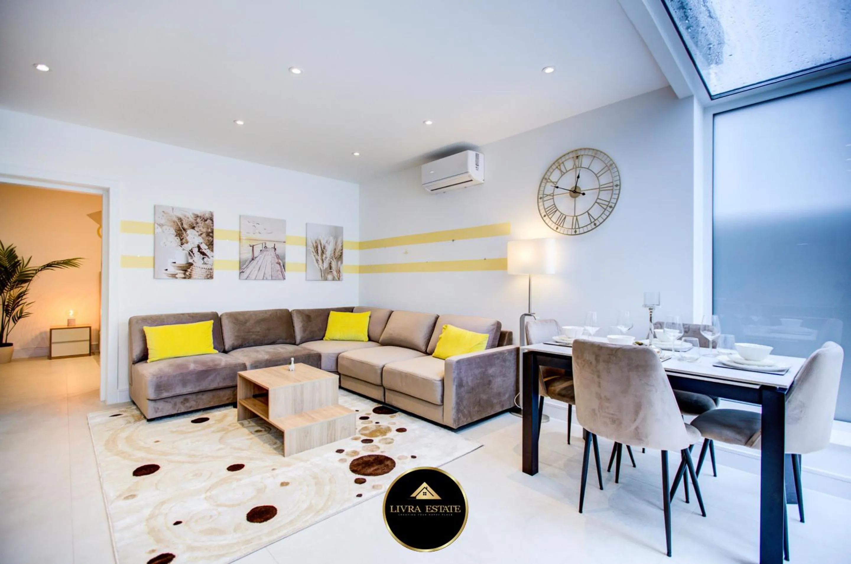 Living room in Stylish 1 Bedroom Apartment, High St. Sutton, Free Parking