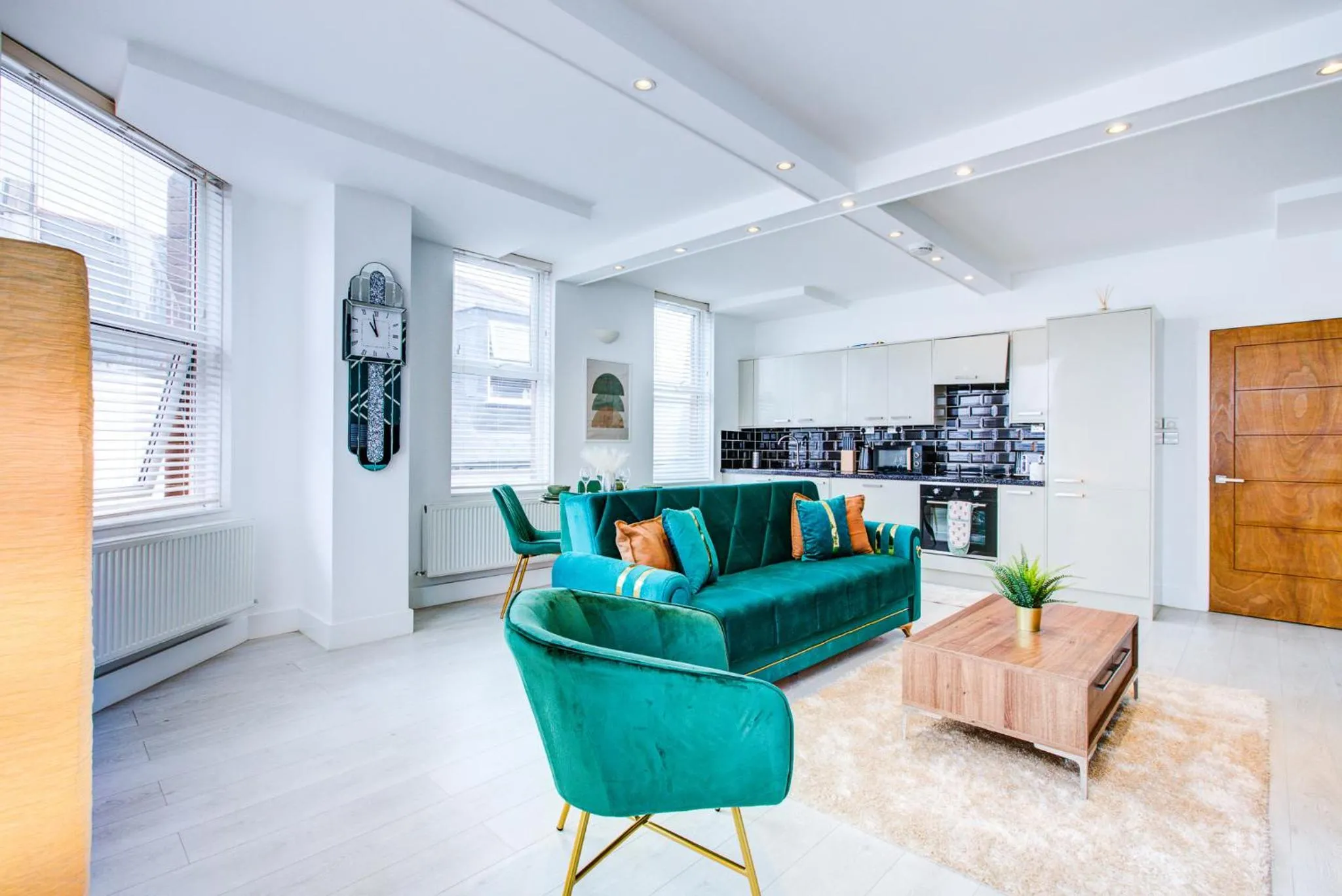 Living room in Stylish 1 Bedroom Apartment, High St. Sutton, Free Parking