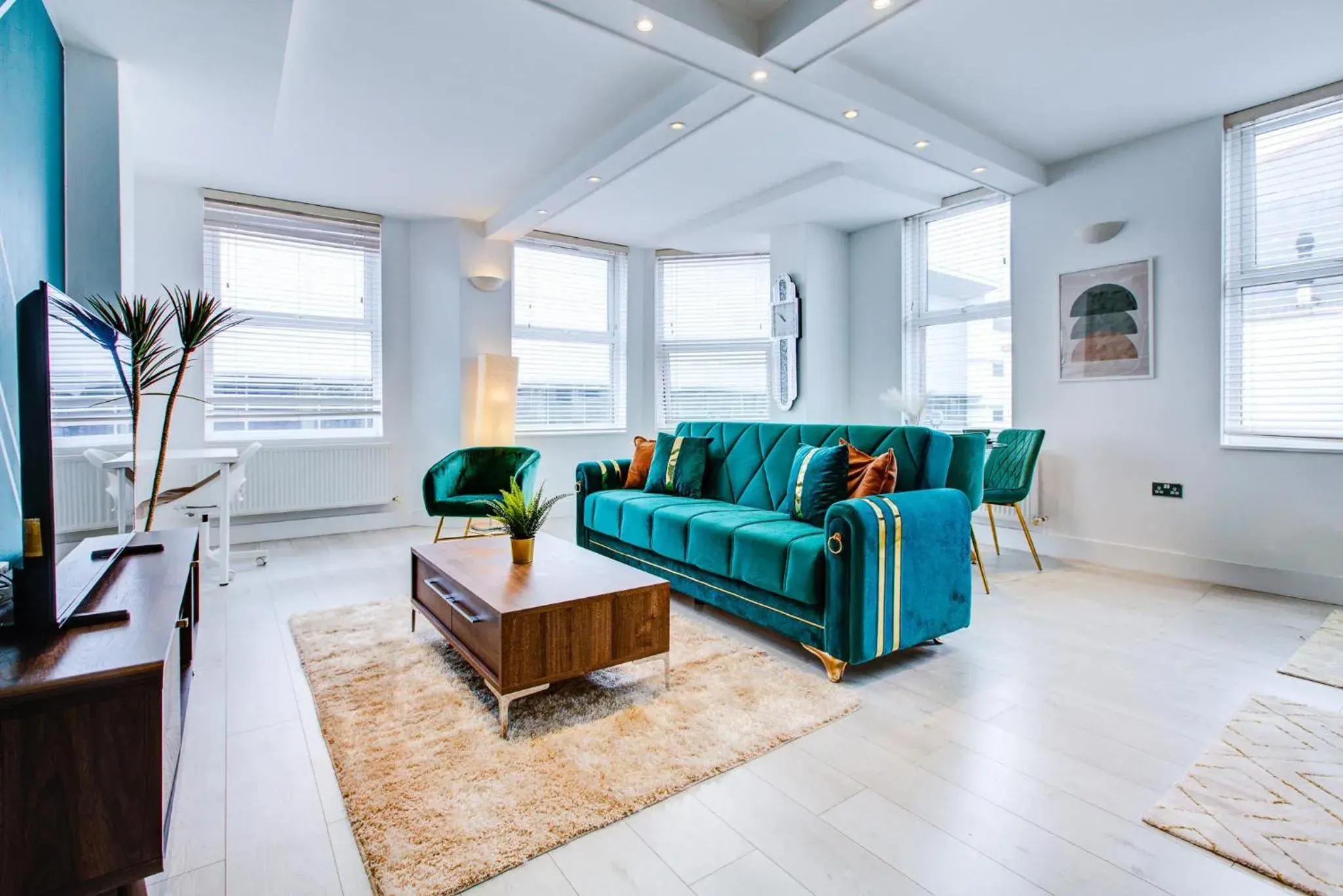 Stylish 1 Bedroom Apartment, High St. Sutton, Free Parking Stylish 1 Bedroom Apartment, High St. Sutton, Free Parking
