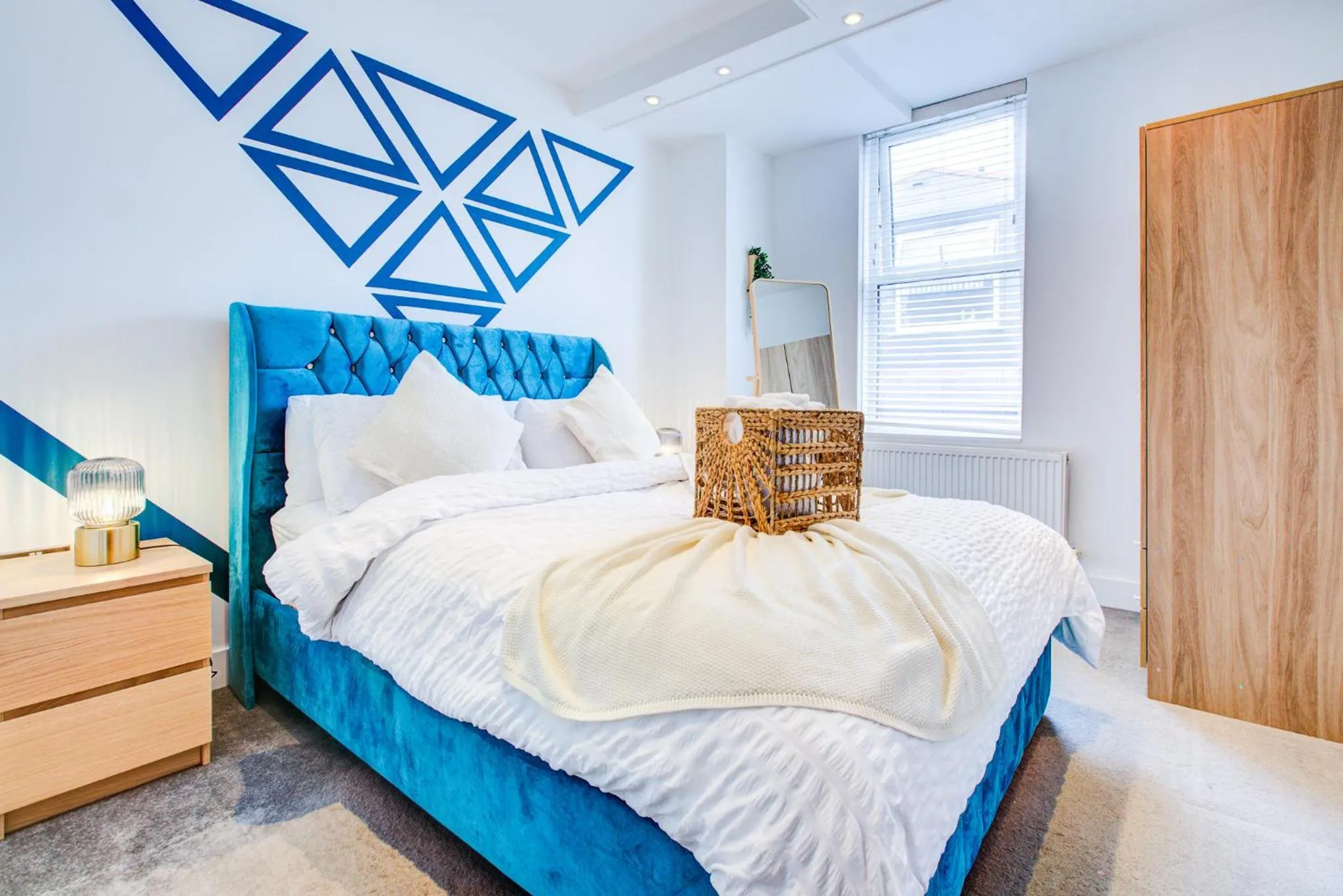 Bedroom, Bed in Stylish 1 Bedroom Apartment, High St. Sutton, Free Parking