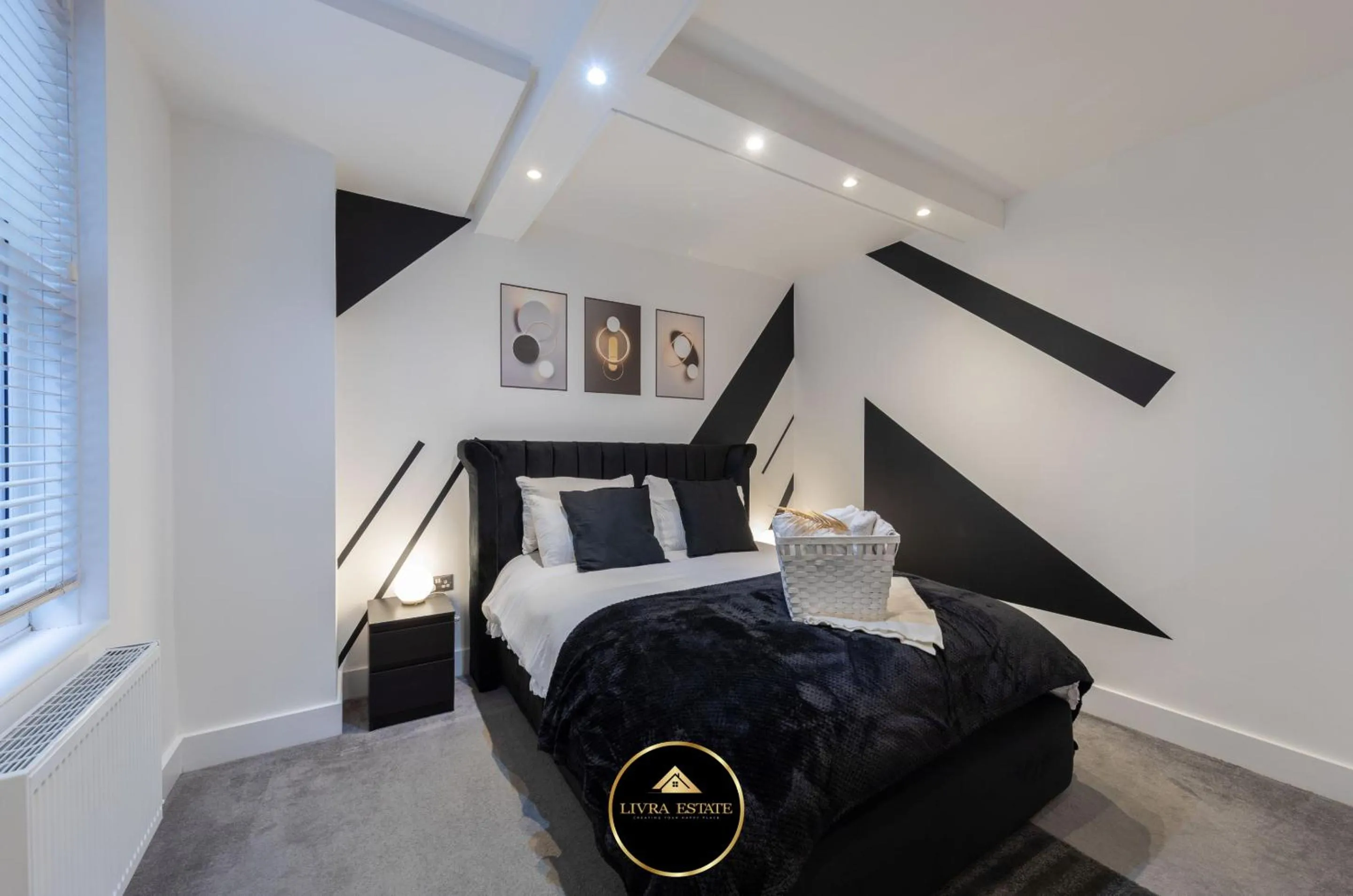 Bedroom, Bed in Stylish 1 Bedroom Apartment, High St. Sutton, Free Parking