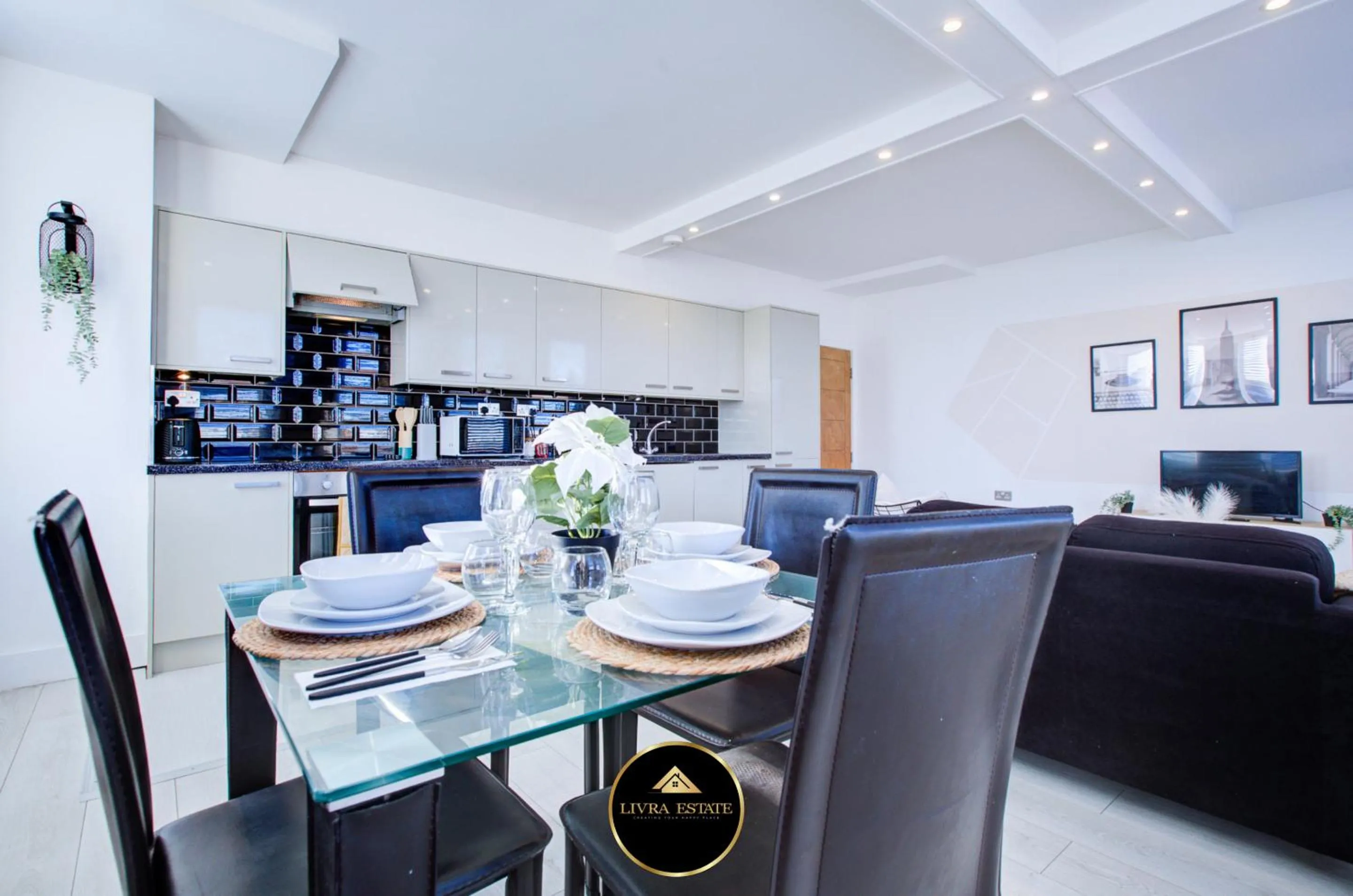 Dining area in Stylish 1 Bedroom Apartment, High St. Sutton, Free Parking