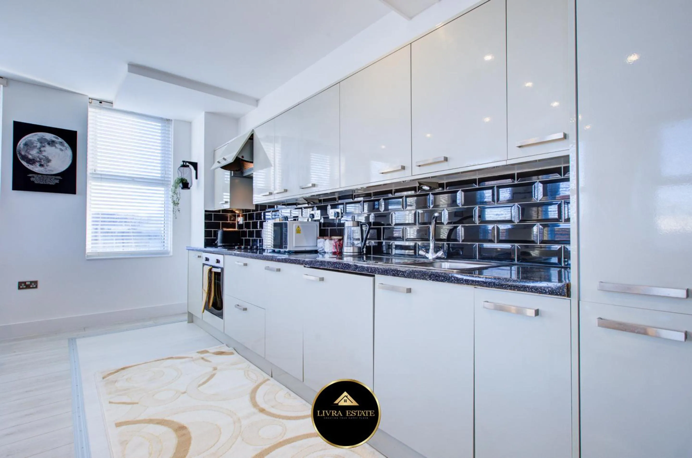 Kitchen or kitchenette in Stylish 1 Bedroom Apartment, High St. Sutton, Free Parking