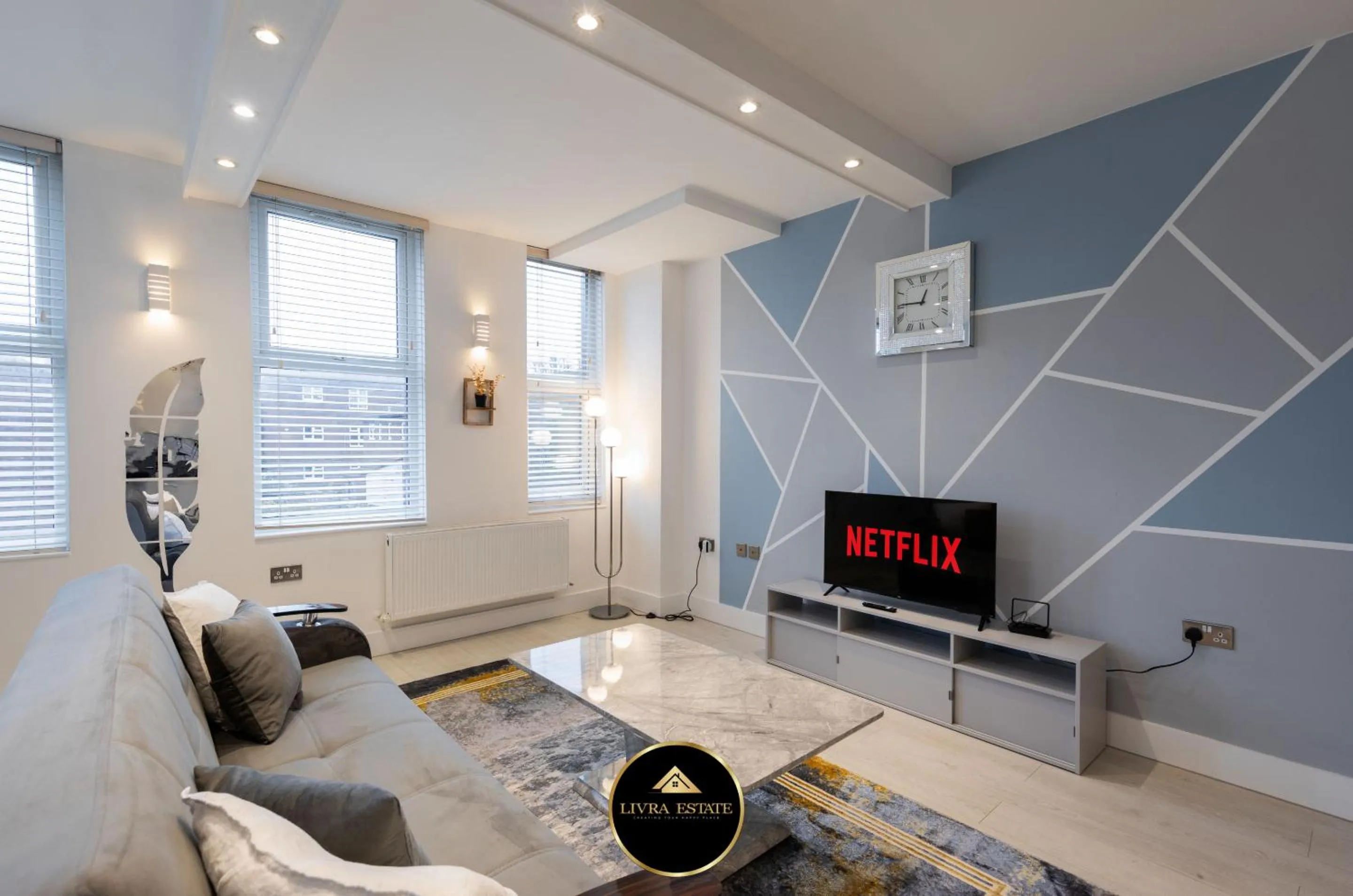 Living room in Stylish 1 Bedroom Apartment, High St. Sutton, Free Parking