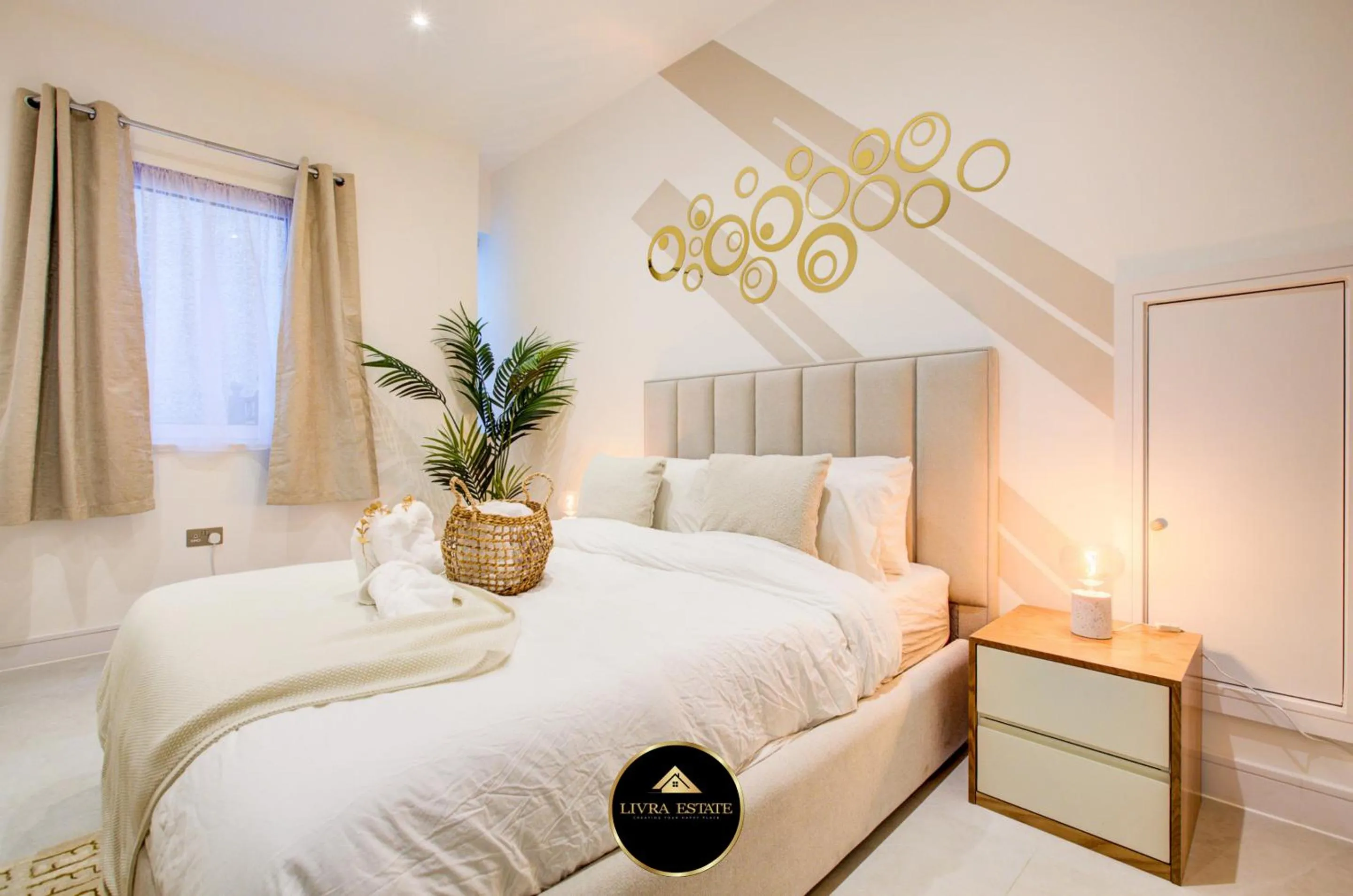 Bathroom, Bed in Stylish 1 Bedroom Apartment, High St. Sutton, Free Parking