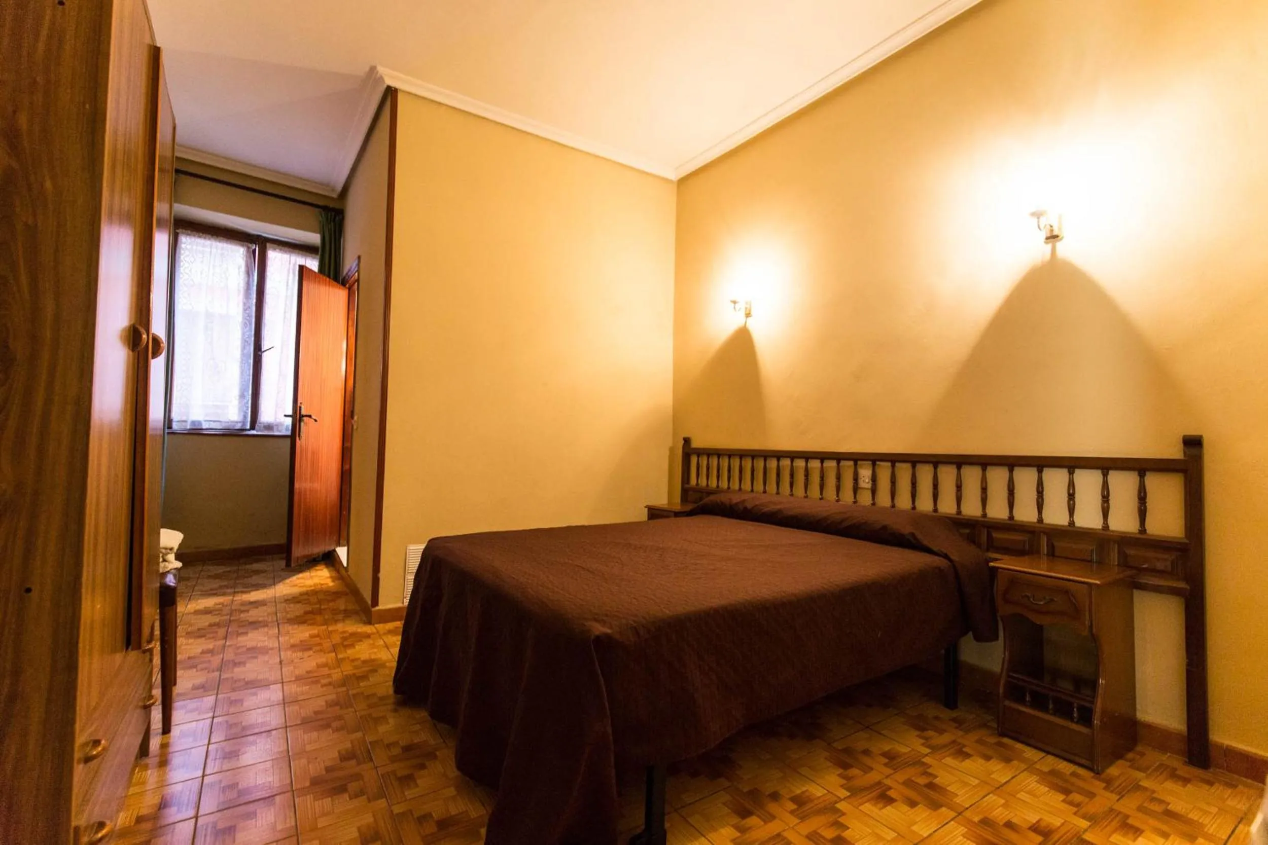Double Room with Private Bathroom in Pension Iberia
