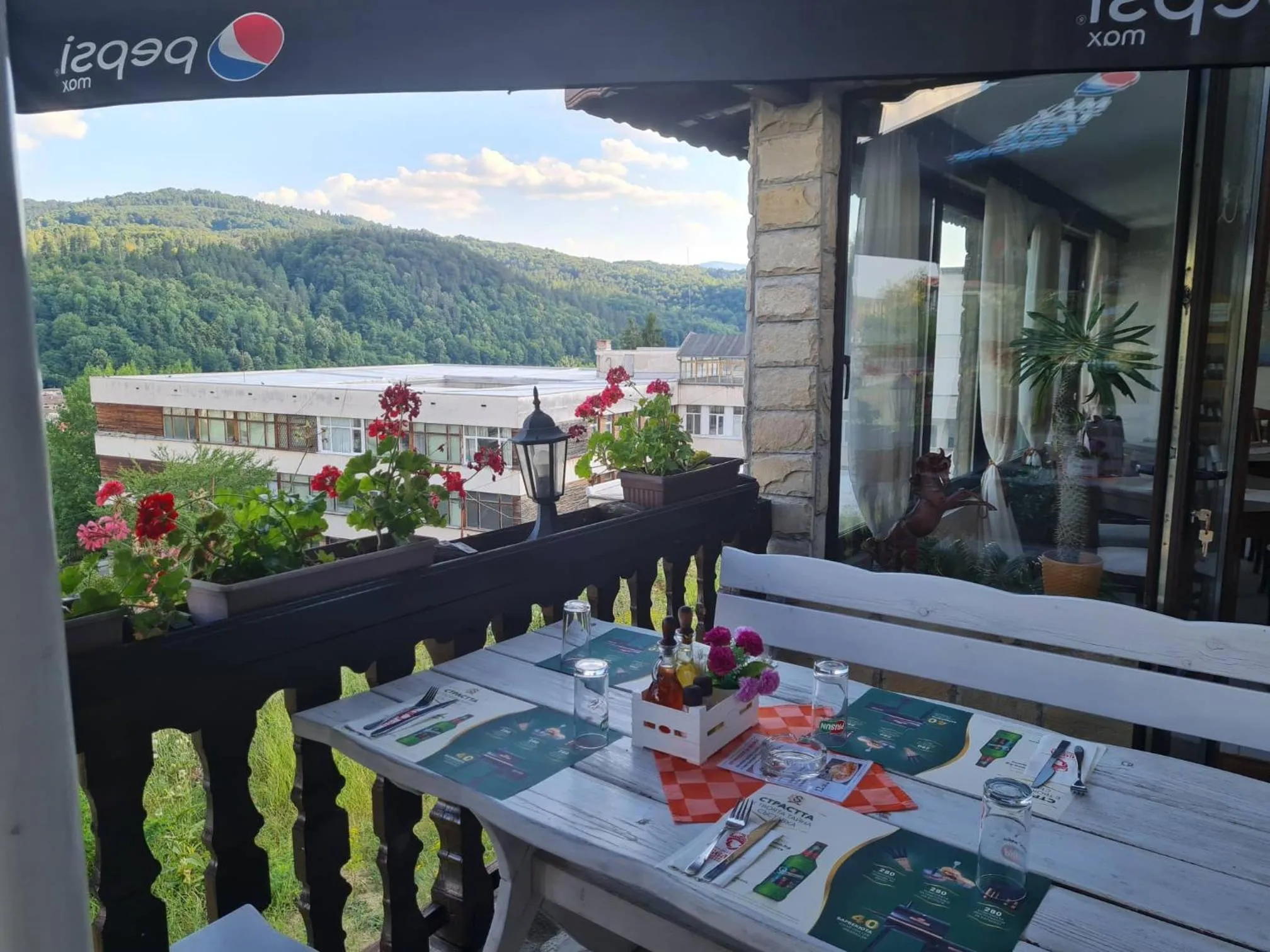Restaurant/places to eat in Family Hotel Bela