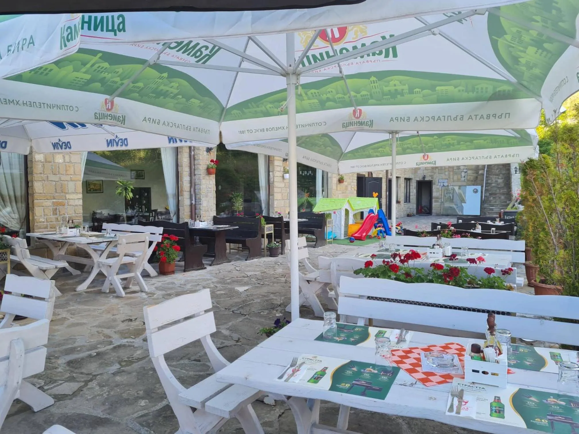 Restaurant/places to eat in Family Hotel Bela