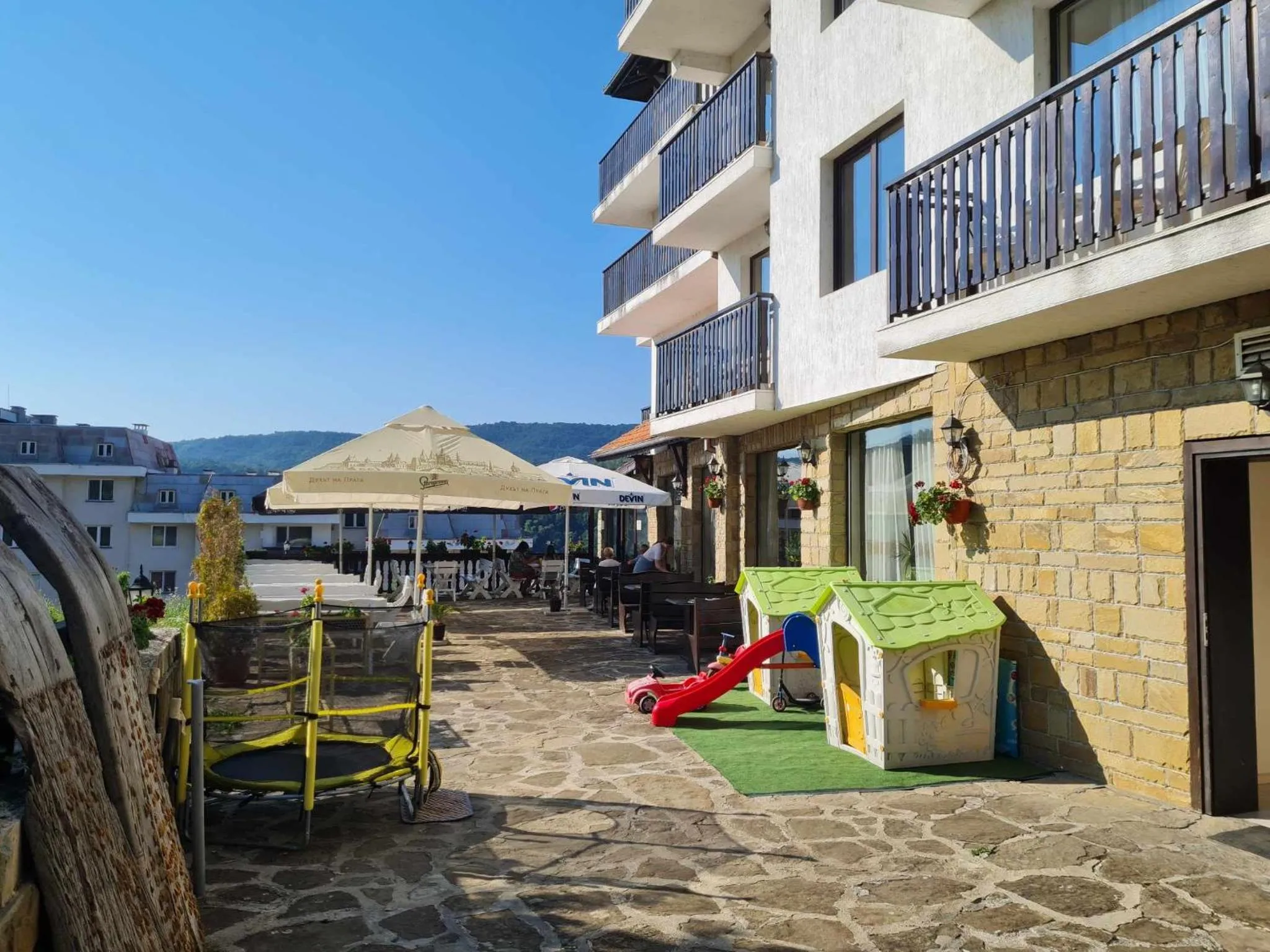 Restaurant/places to eat in Family Hotel Bela