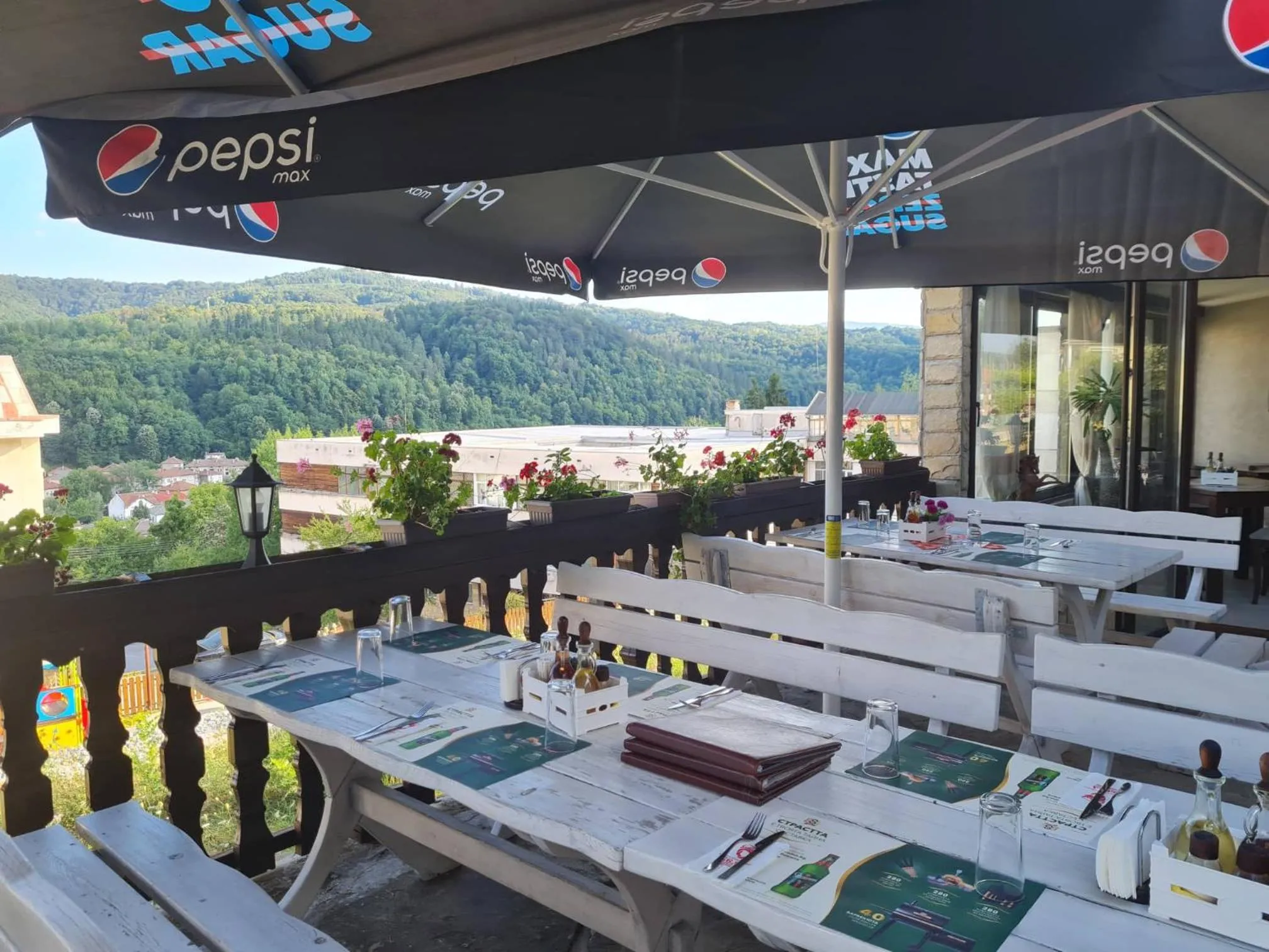 Restaurant/places to eat in Family Hotel Bela