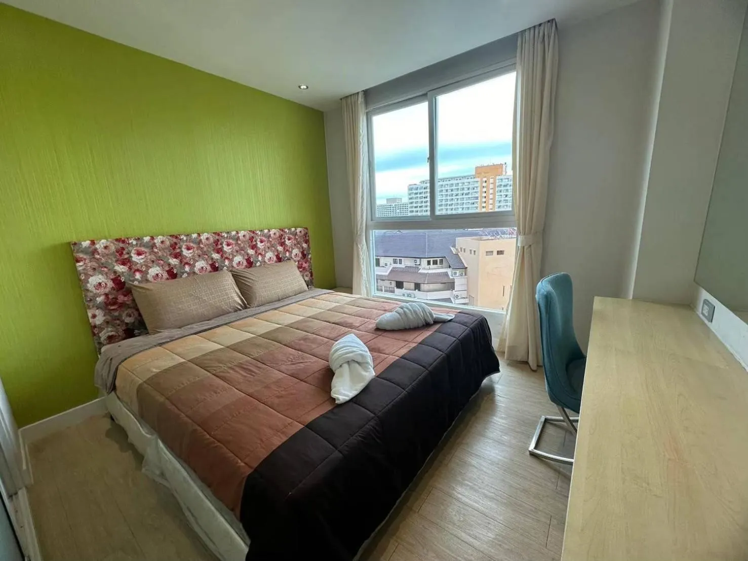 Bed in Grande Caribbean Resort Pattaya