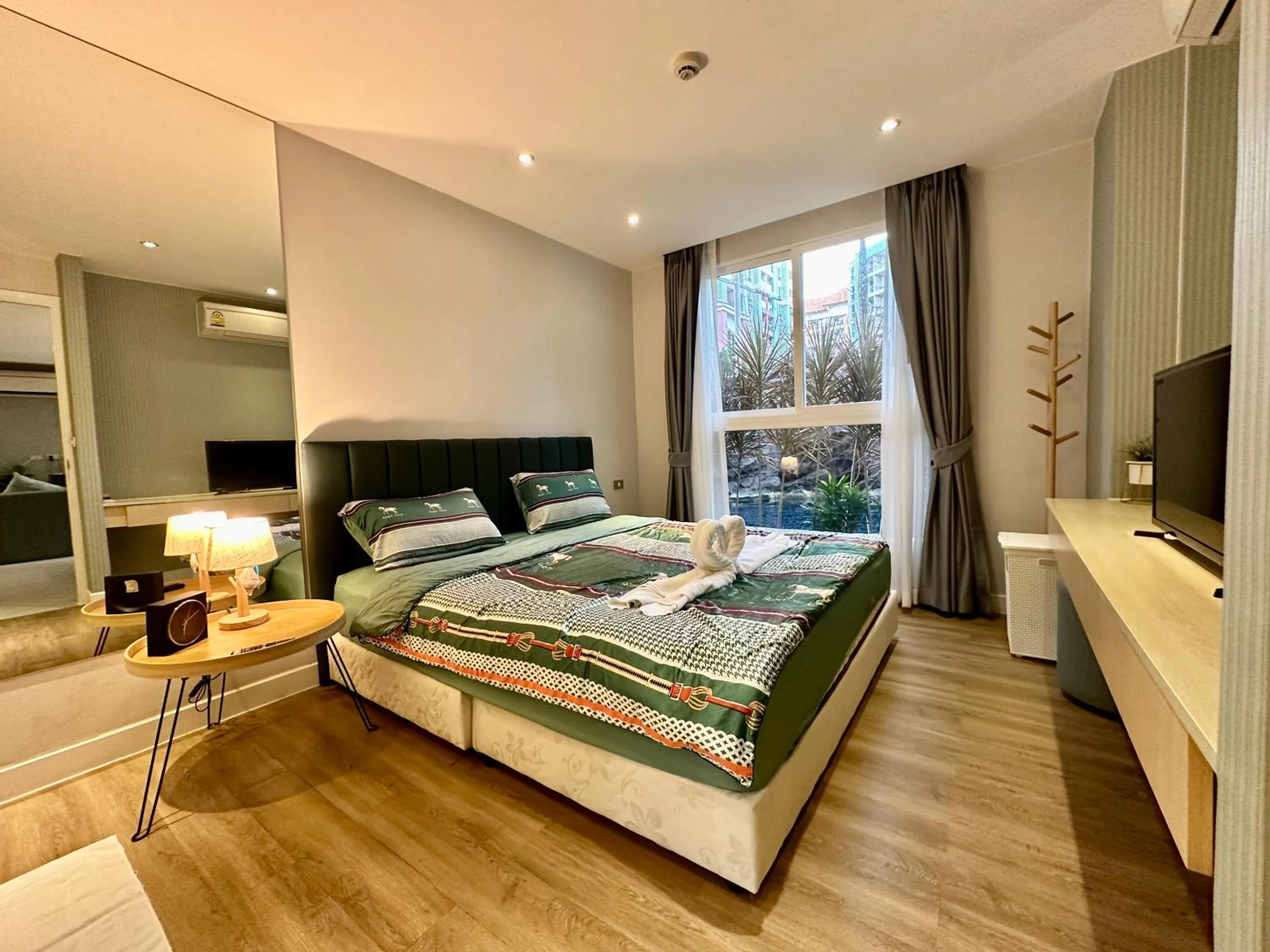 Bed in Grande Caribbean Resort Pattaya