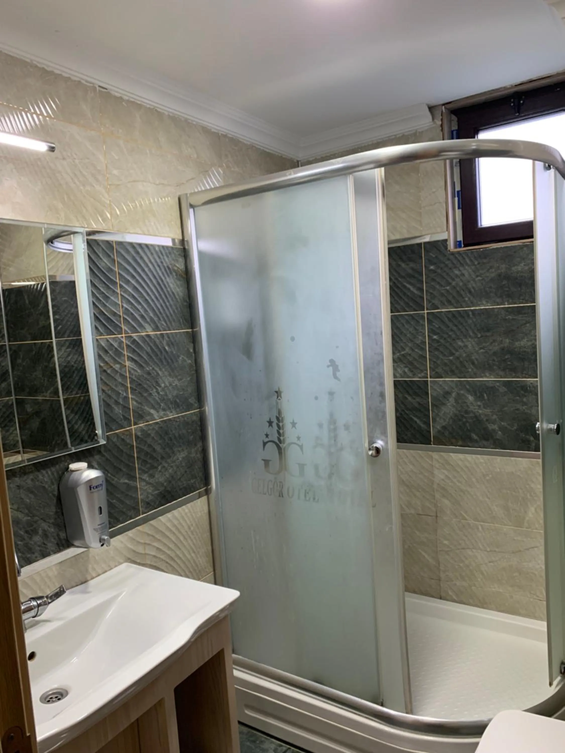 Bathroom in Gelgor Hotel