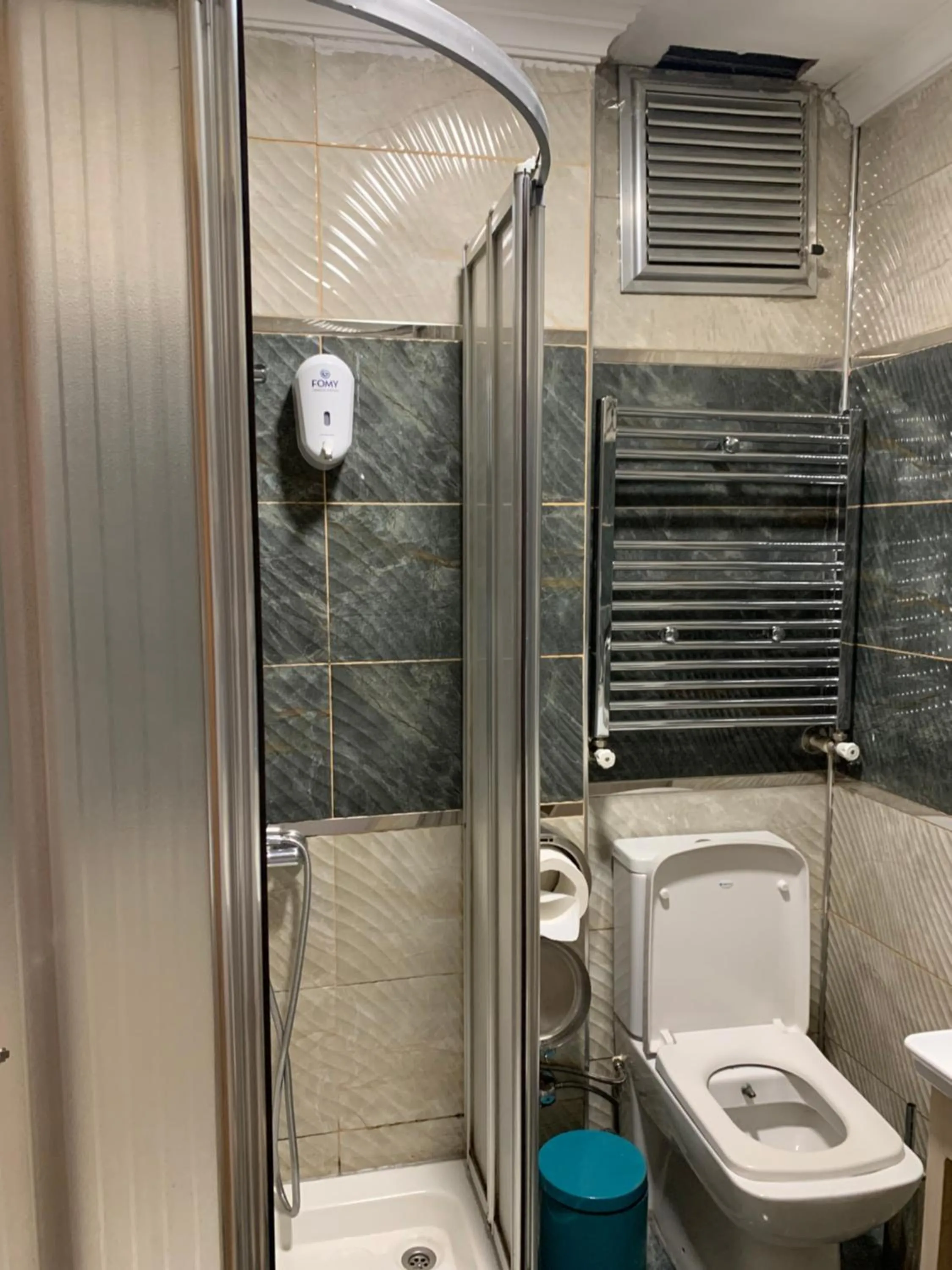 Bathroom in Gelgor Hotel