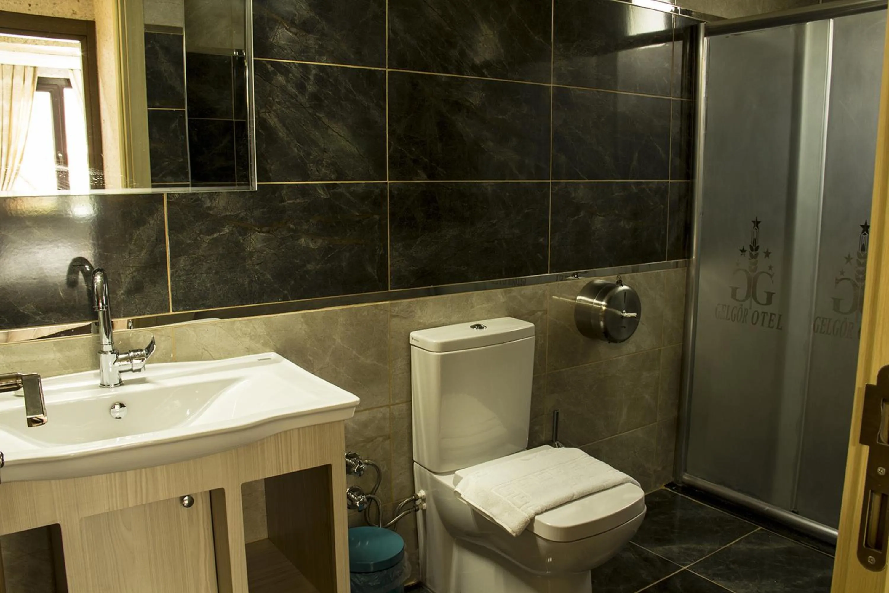 Bathroom in Gelgor Hotel