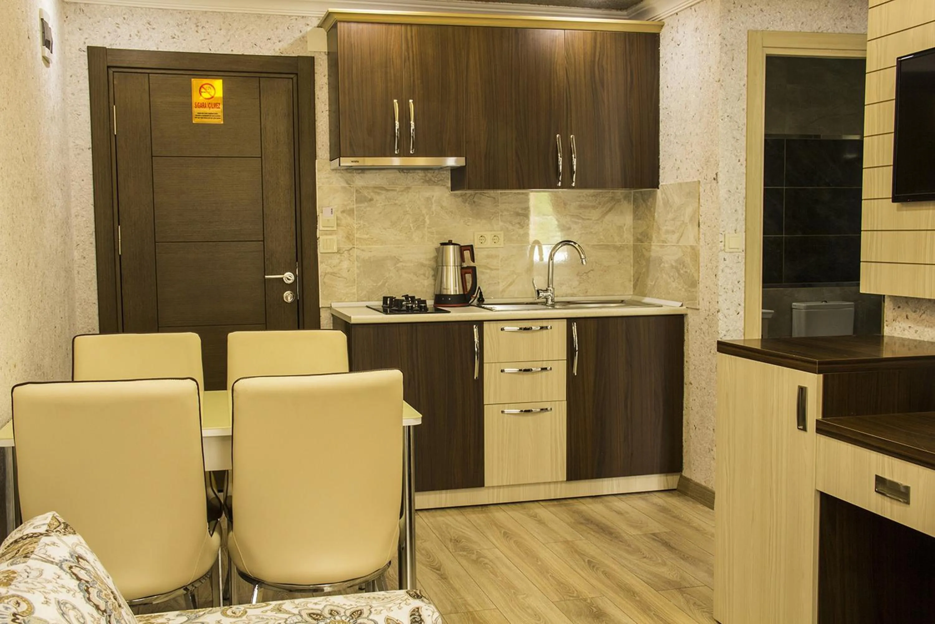 Kitchen or kitchenette in Gelgor Hotel