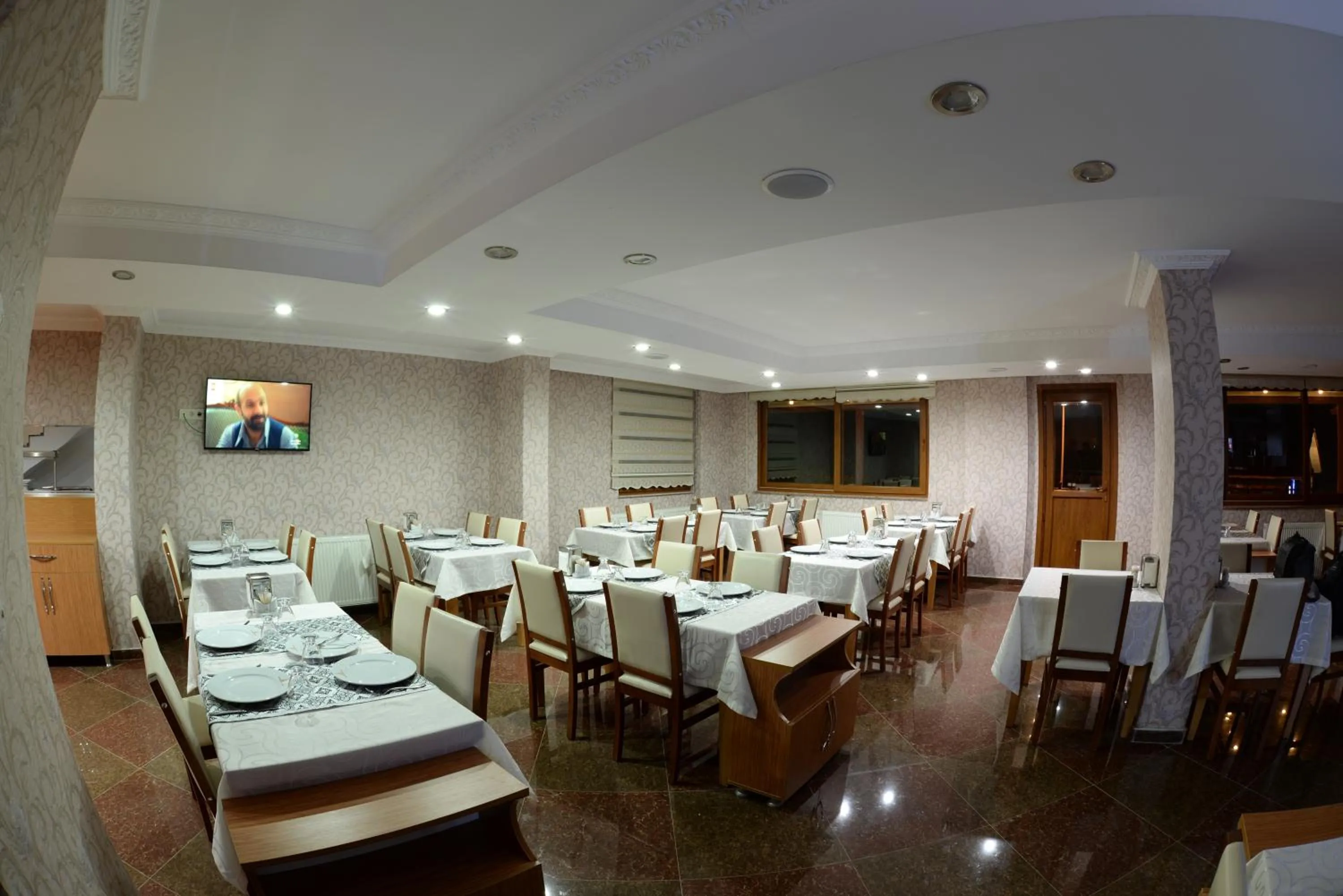 Restaurant/places to eat in Gelgor Hotel