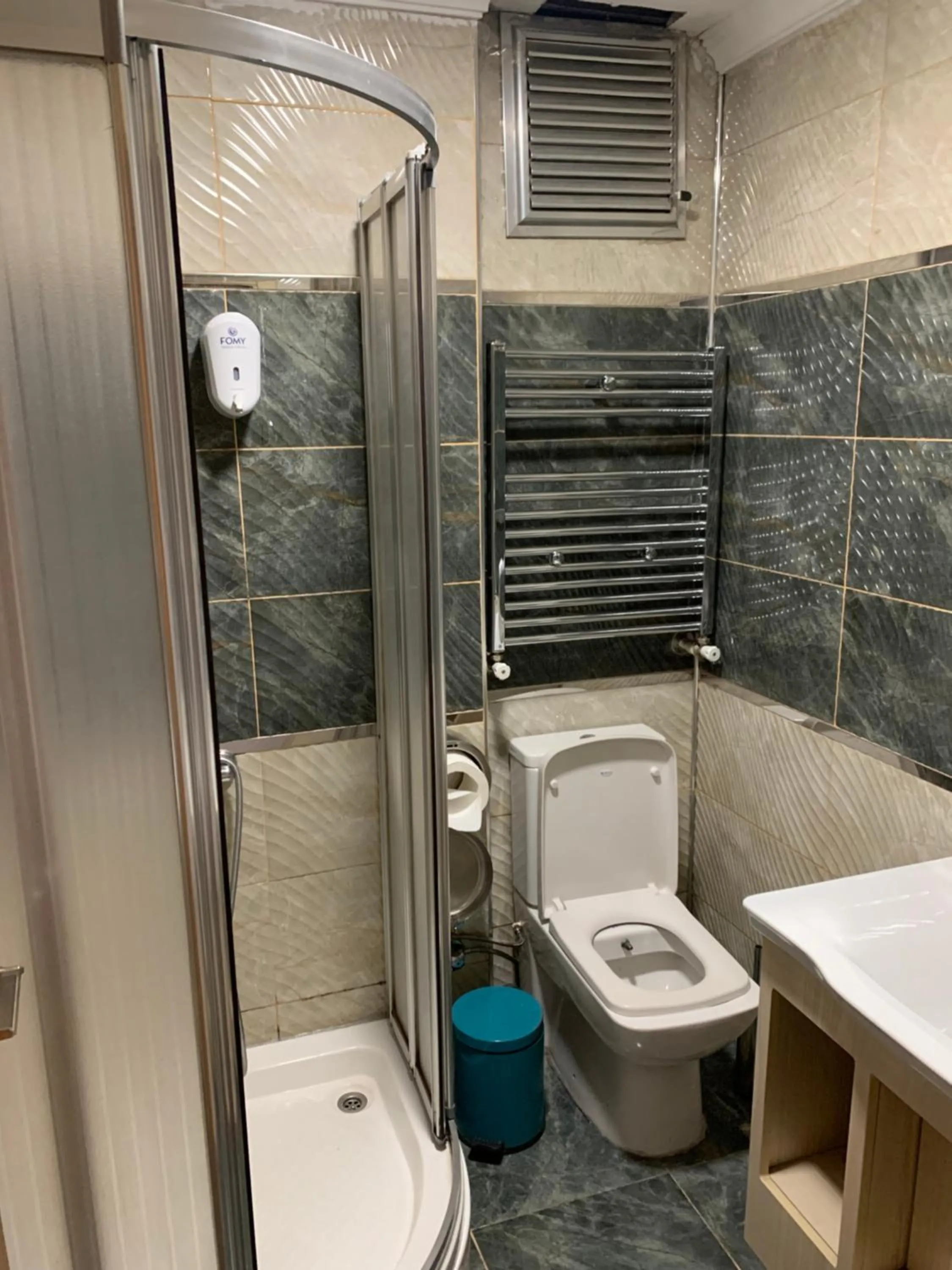 Bathroom in Gelgor Hotel