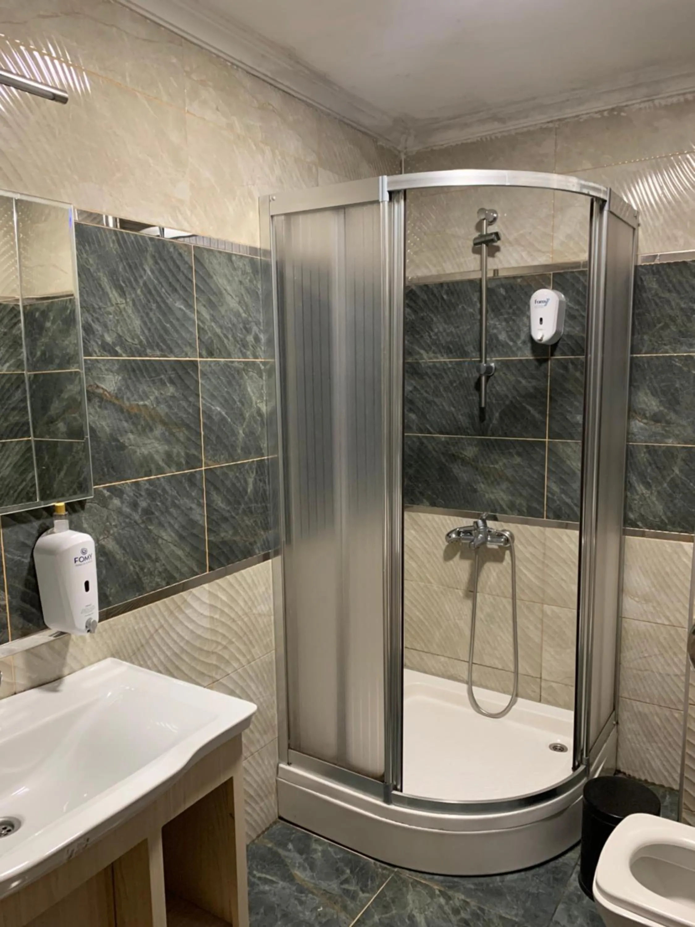 Bathroom in Gelgor Hotel