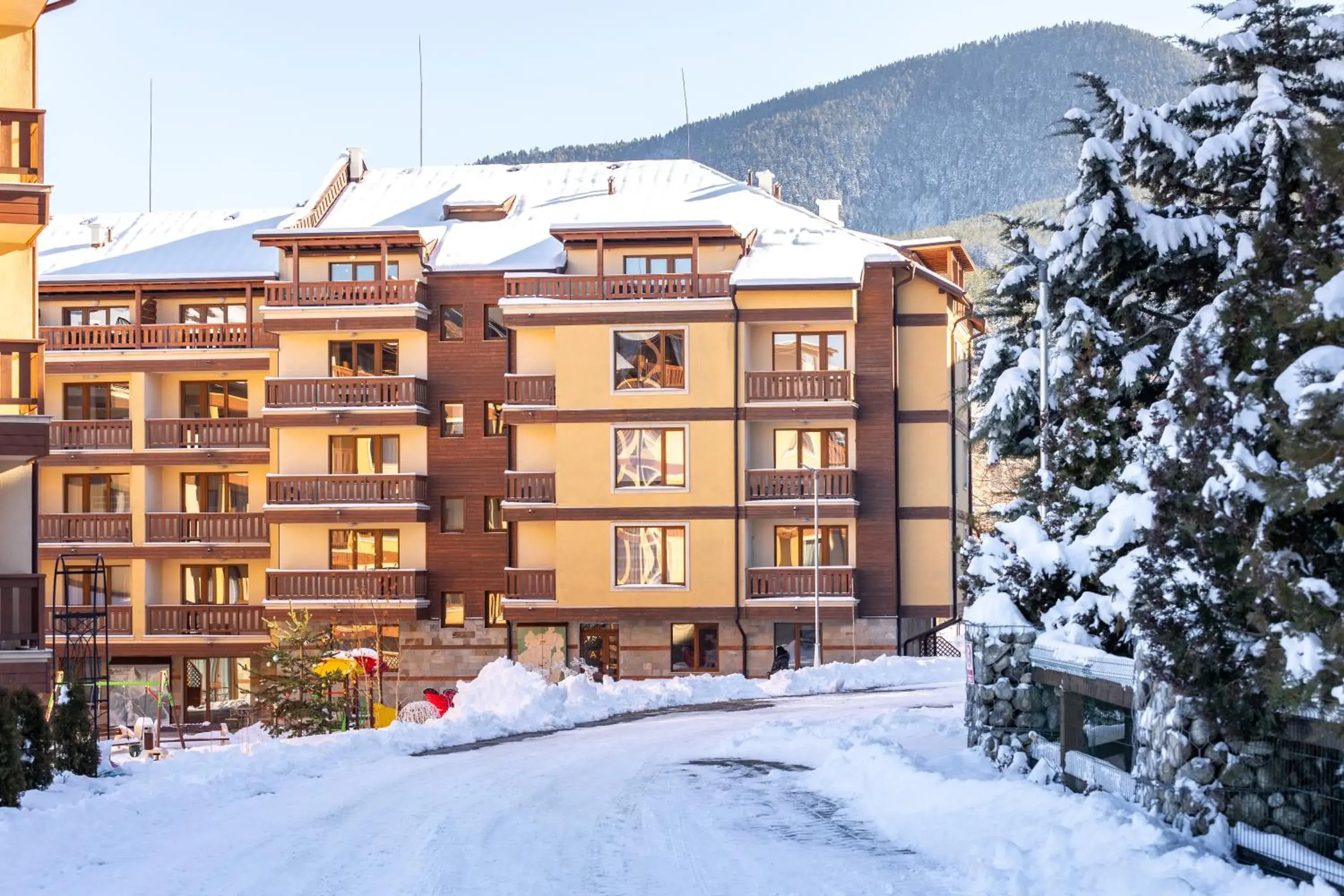 Property building in Pirin Sense Apartment Complex Property building in Pirin Sense Apartment Complex