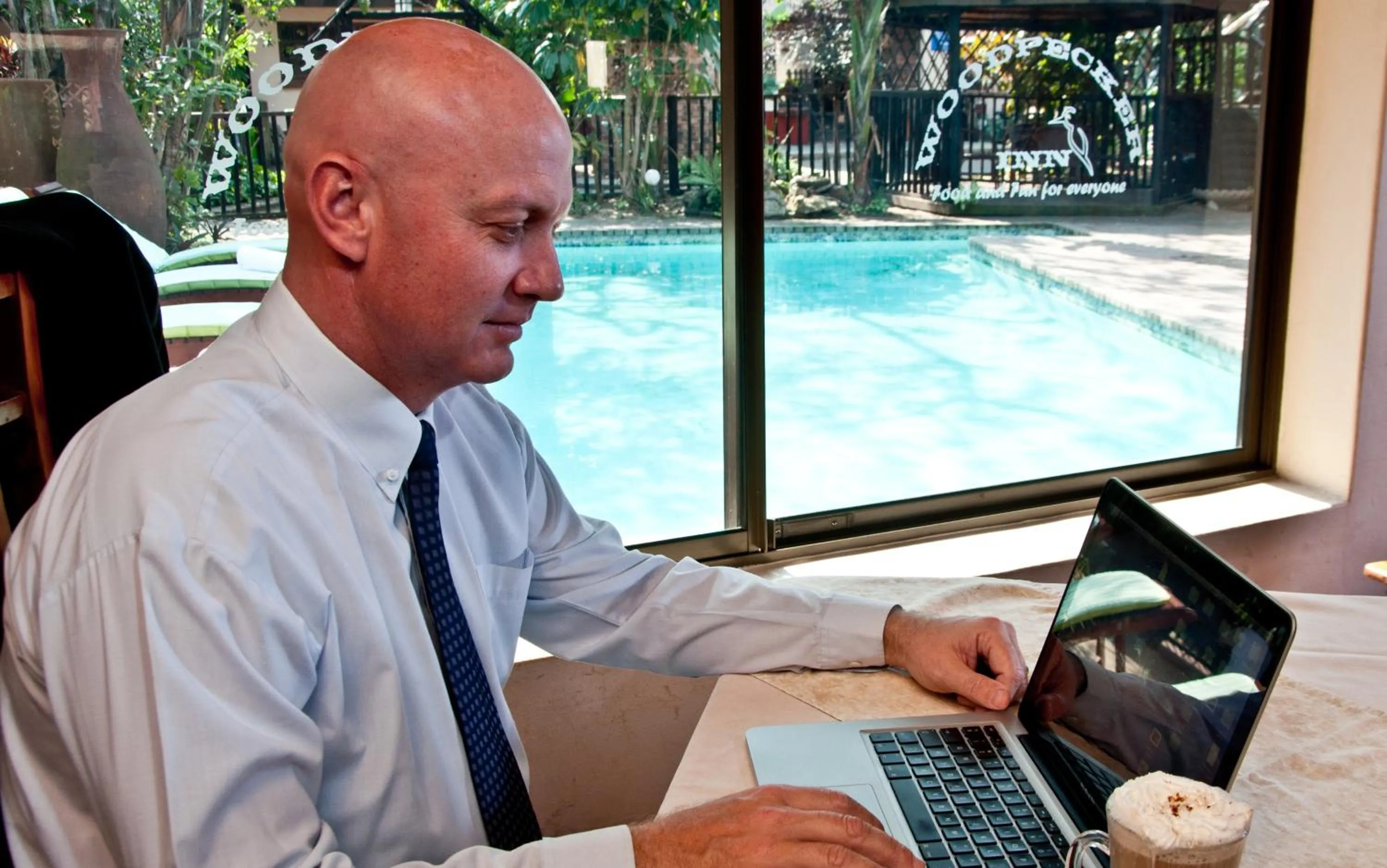 Swimming pool in Woodpecker Inn