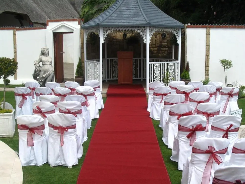 Property building in Woodpecker Inn