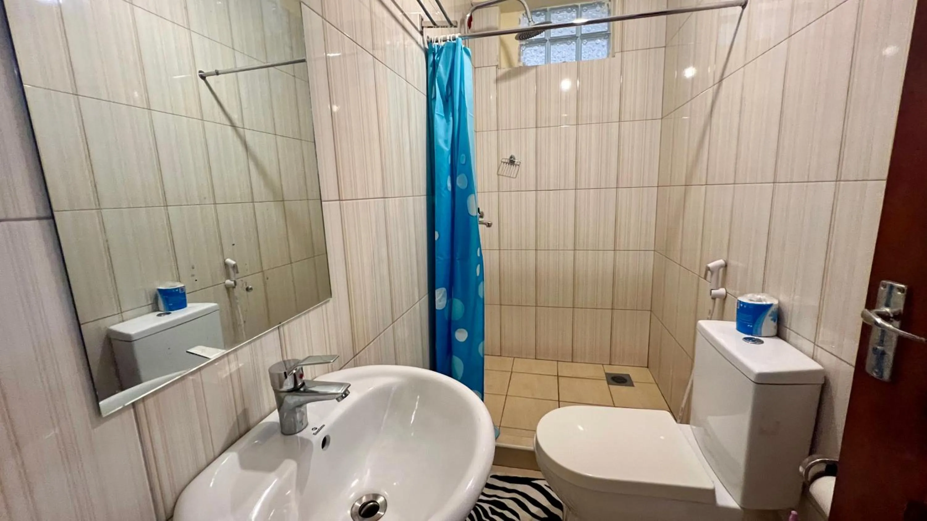 Shower in Runako Hostel