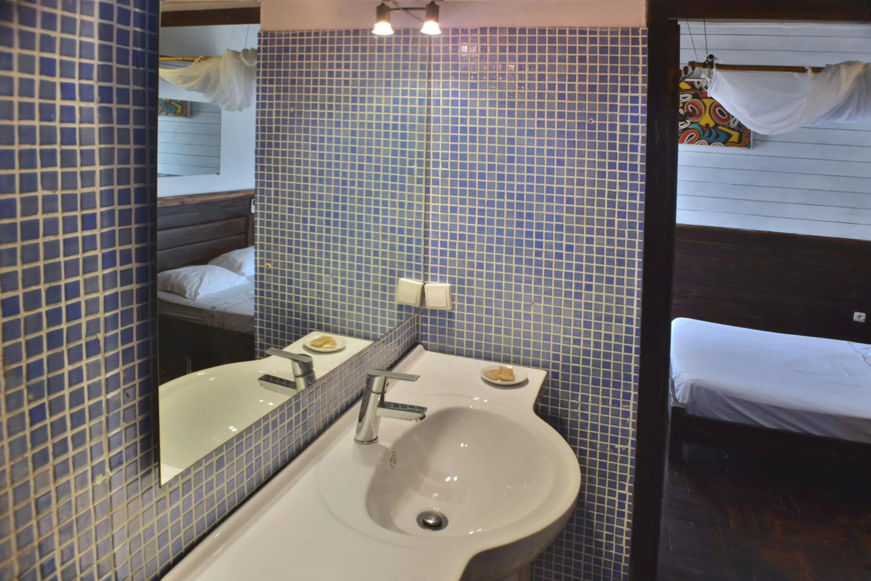 Bathroom, Bed in Ylang hôtel