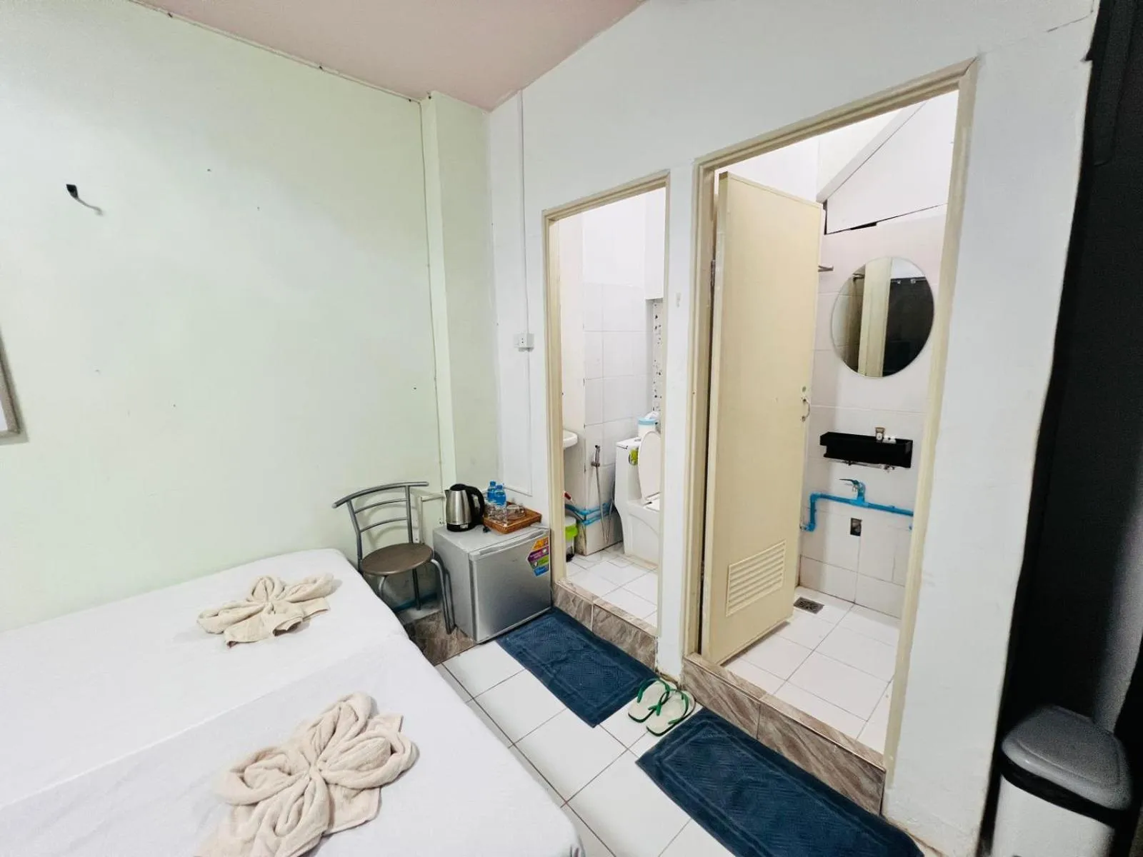 Bed in BLUE PEARL SHORE